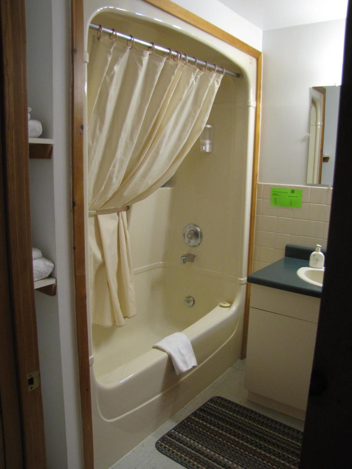Queen Room with Pool View