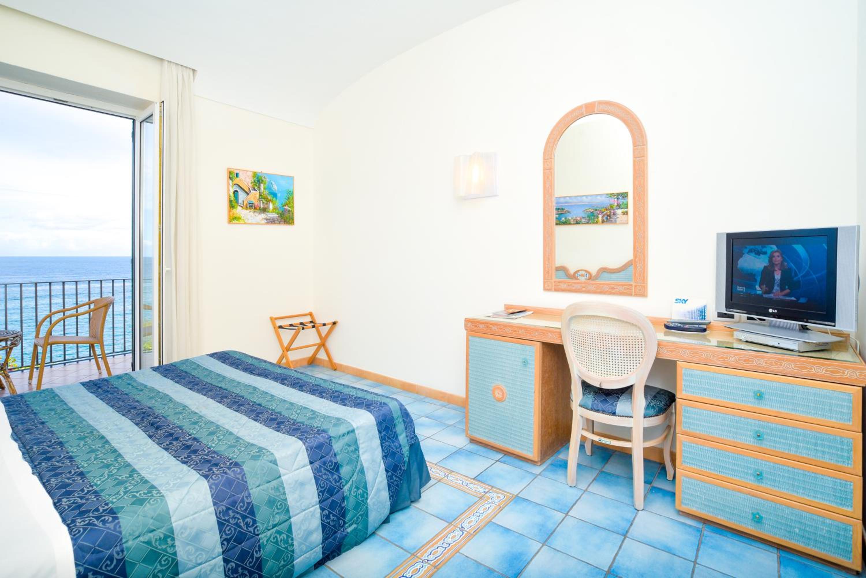 Deluxe Double Room - Photo 1