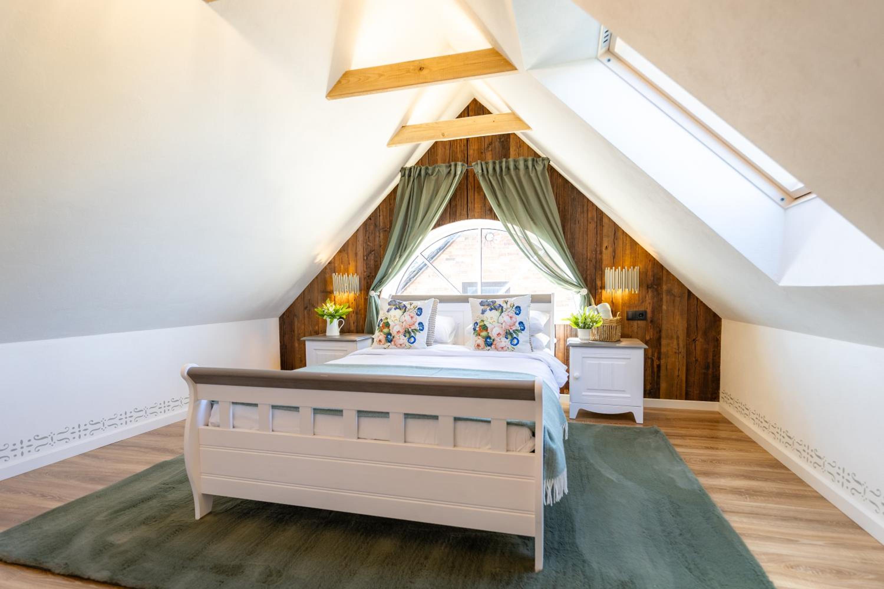 One-Bedroom Apartment with Balcony