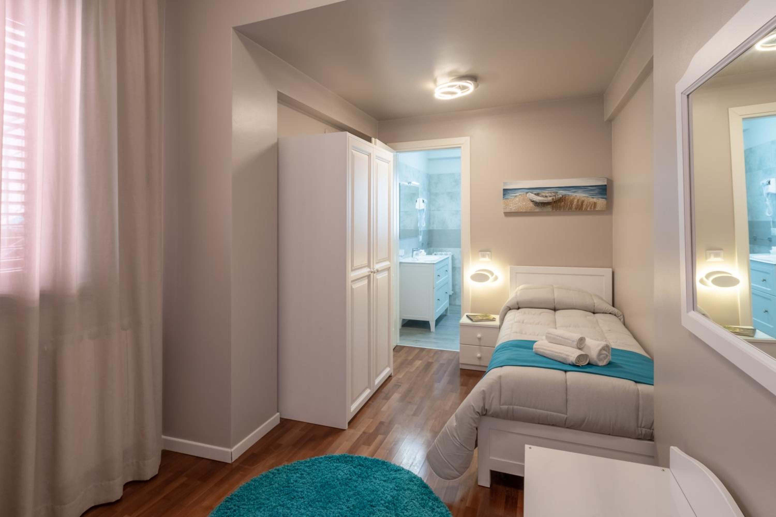 Single Room photo 1