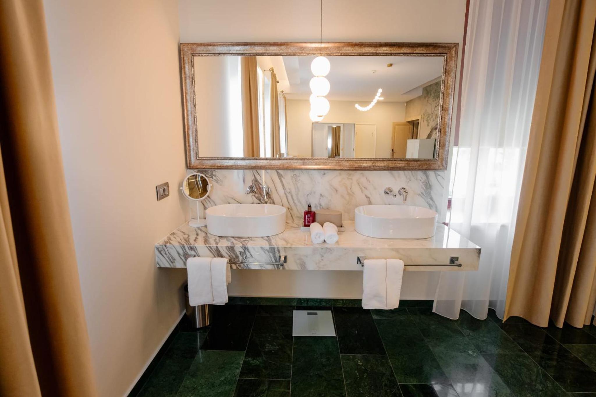 Celeste Suite – Superior King Suite with Martinuzzi Castle View, photo 6