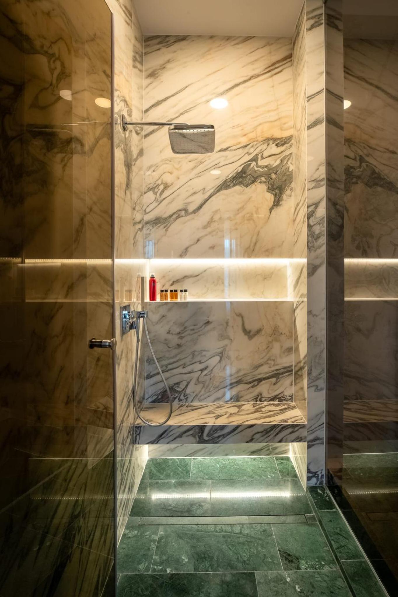 Celeste Suite – Superior King Suite with Martinuzzi Castle View photo 1