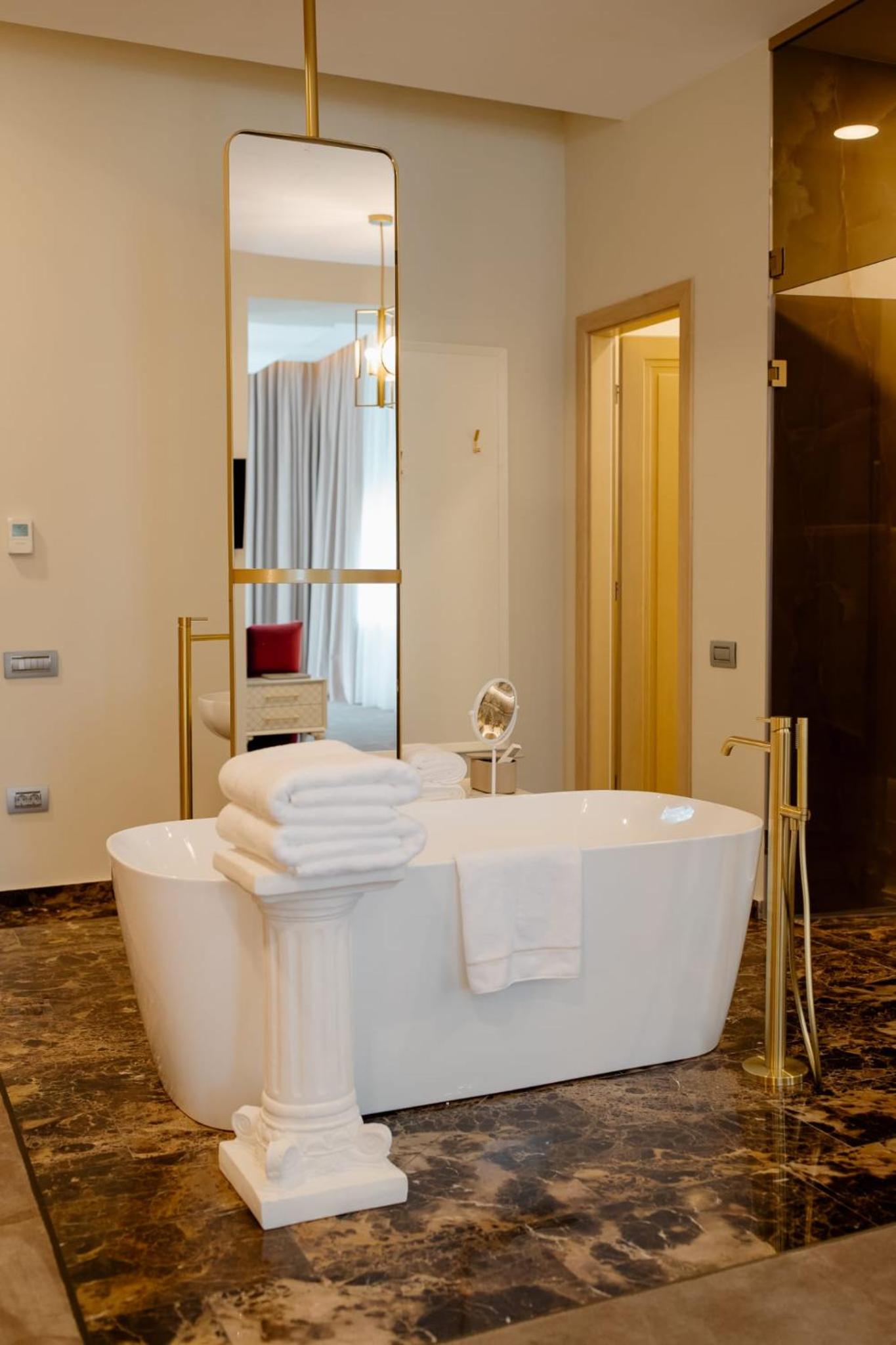 Preludio Suite – Deluxe King Suite with Garden View photo 3