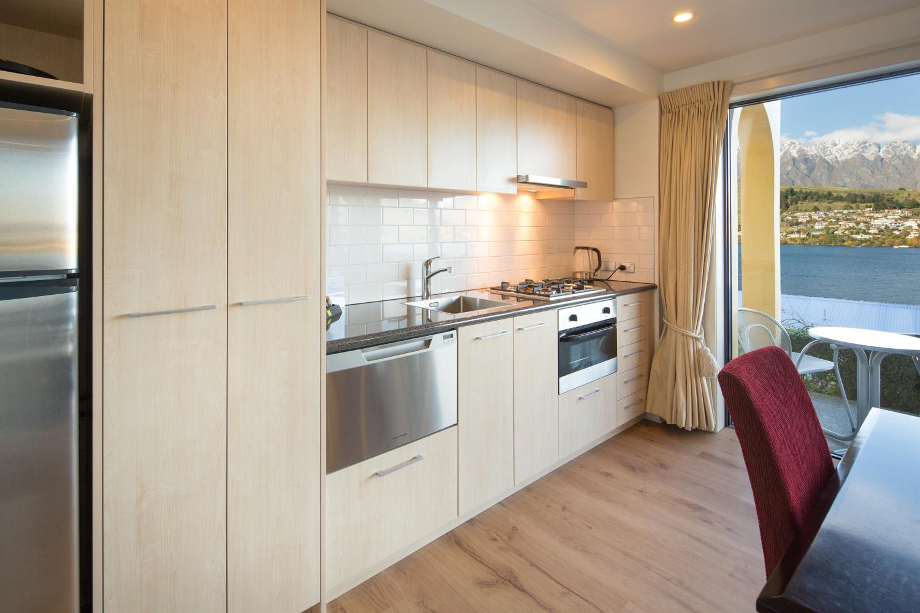 Lakeview One-Bedroom Suite - Photo 10