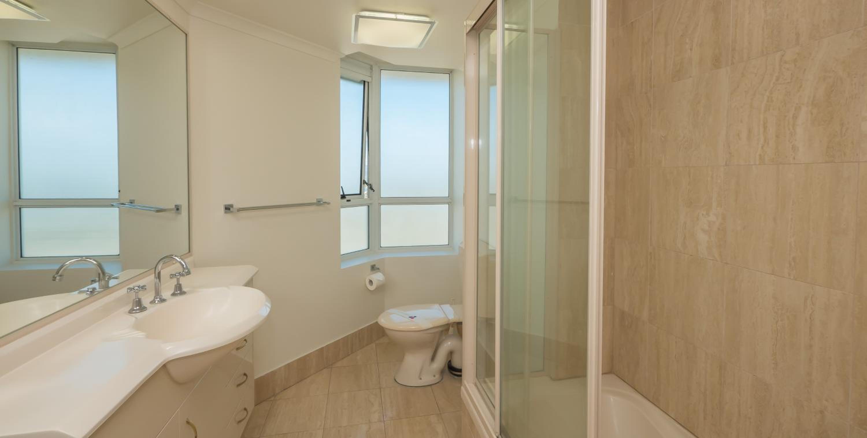 Executive Two-Bedroom Apartment photo 3