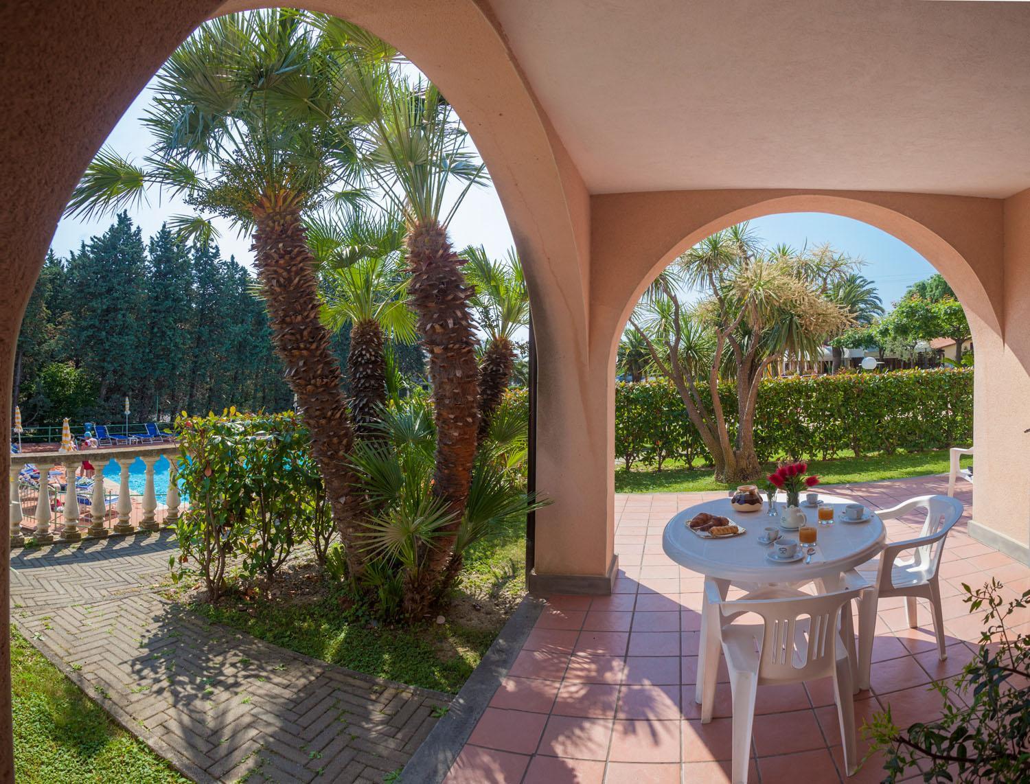 One-Bedroom Apartment with Pool View photo 3