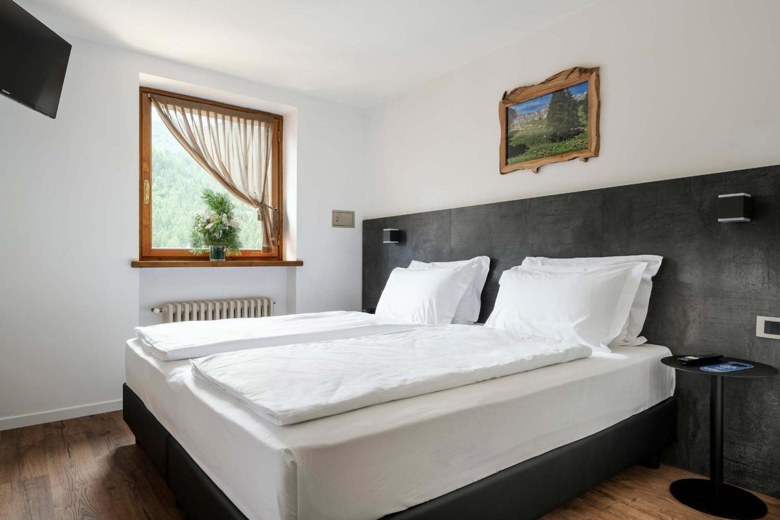 King Room with Balcony, Mountain View and Shower - Non-Smoking - Photo 8