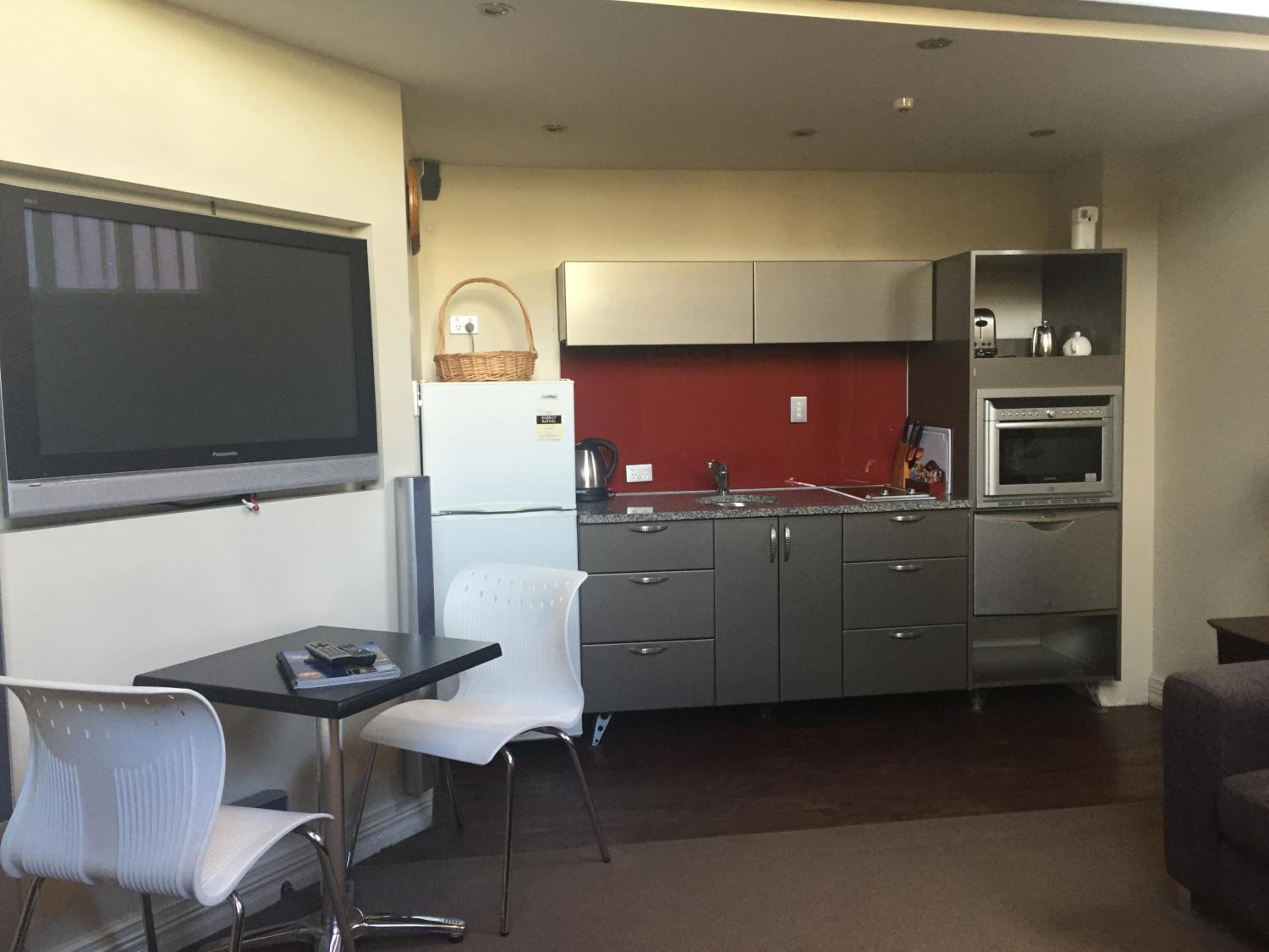 2 Bedroom Inner City Apartment - Photo 12