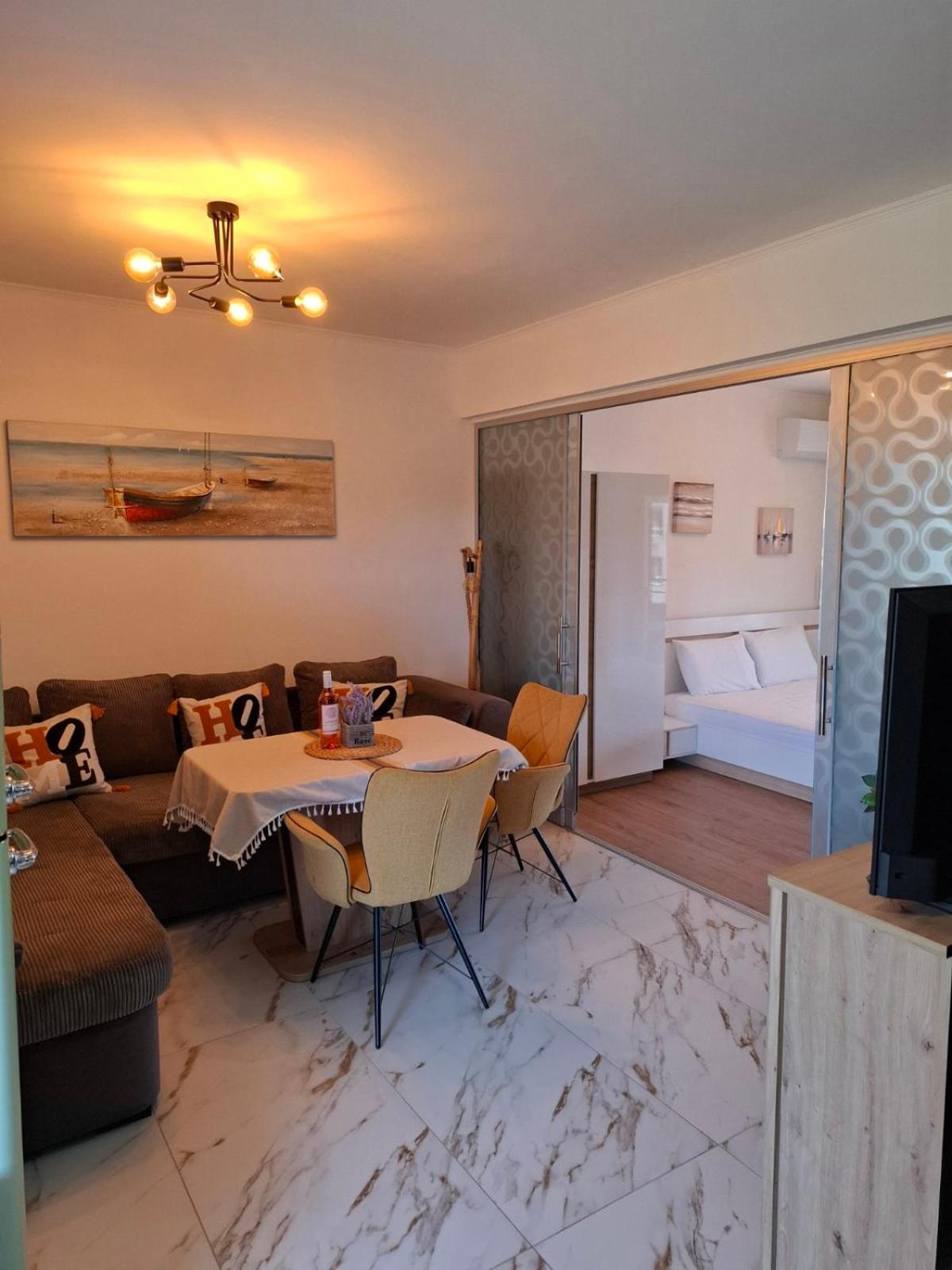 Two-Bedroom Deluxe Apartment photo 2