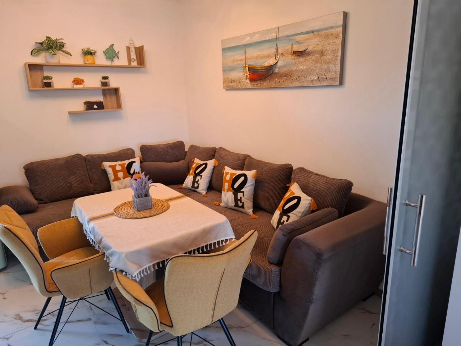 Two-Bedroom Deluxe Apartment photo 3