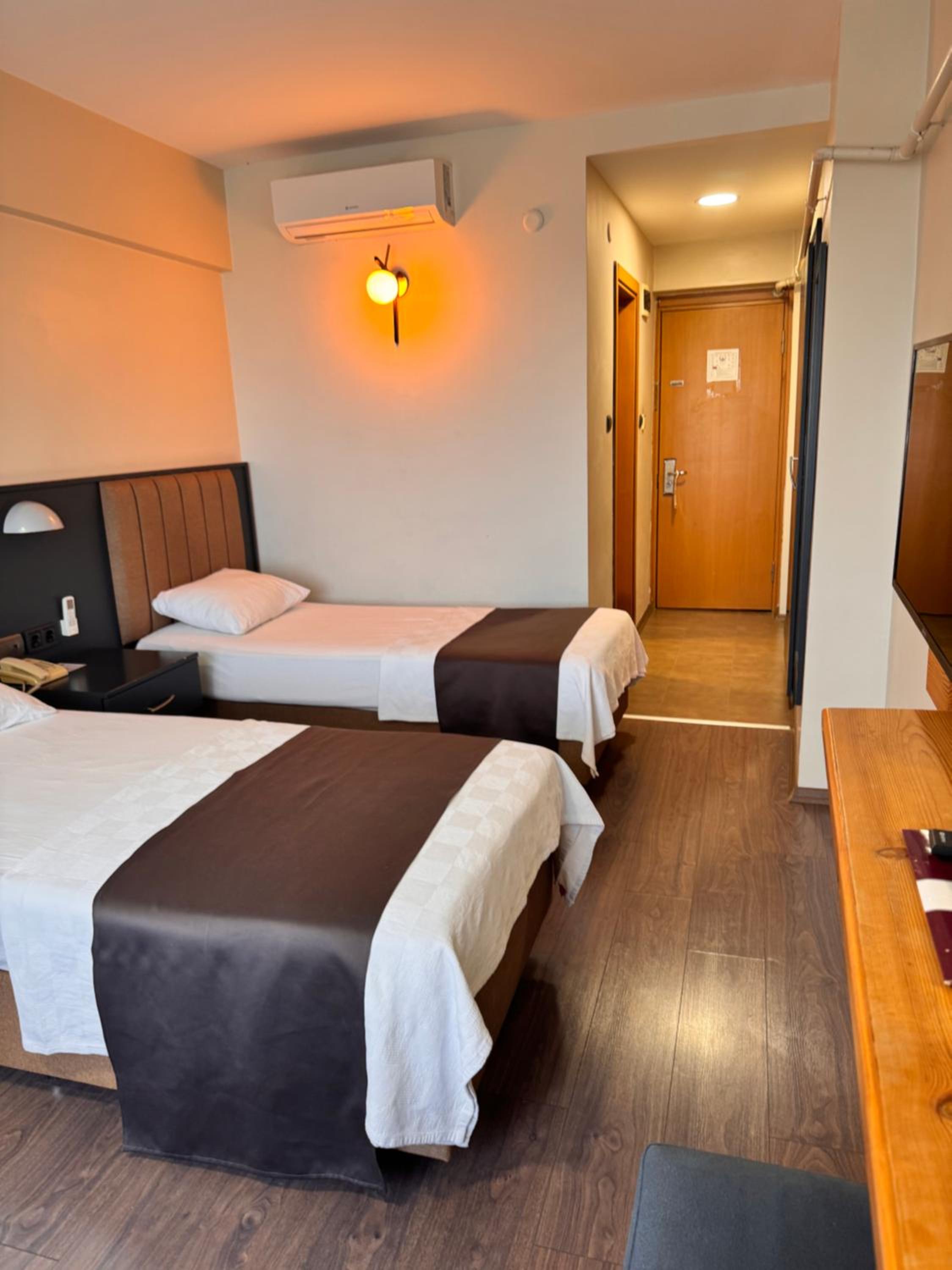 Standard Twin Room with Sea View - Photo 1