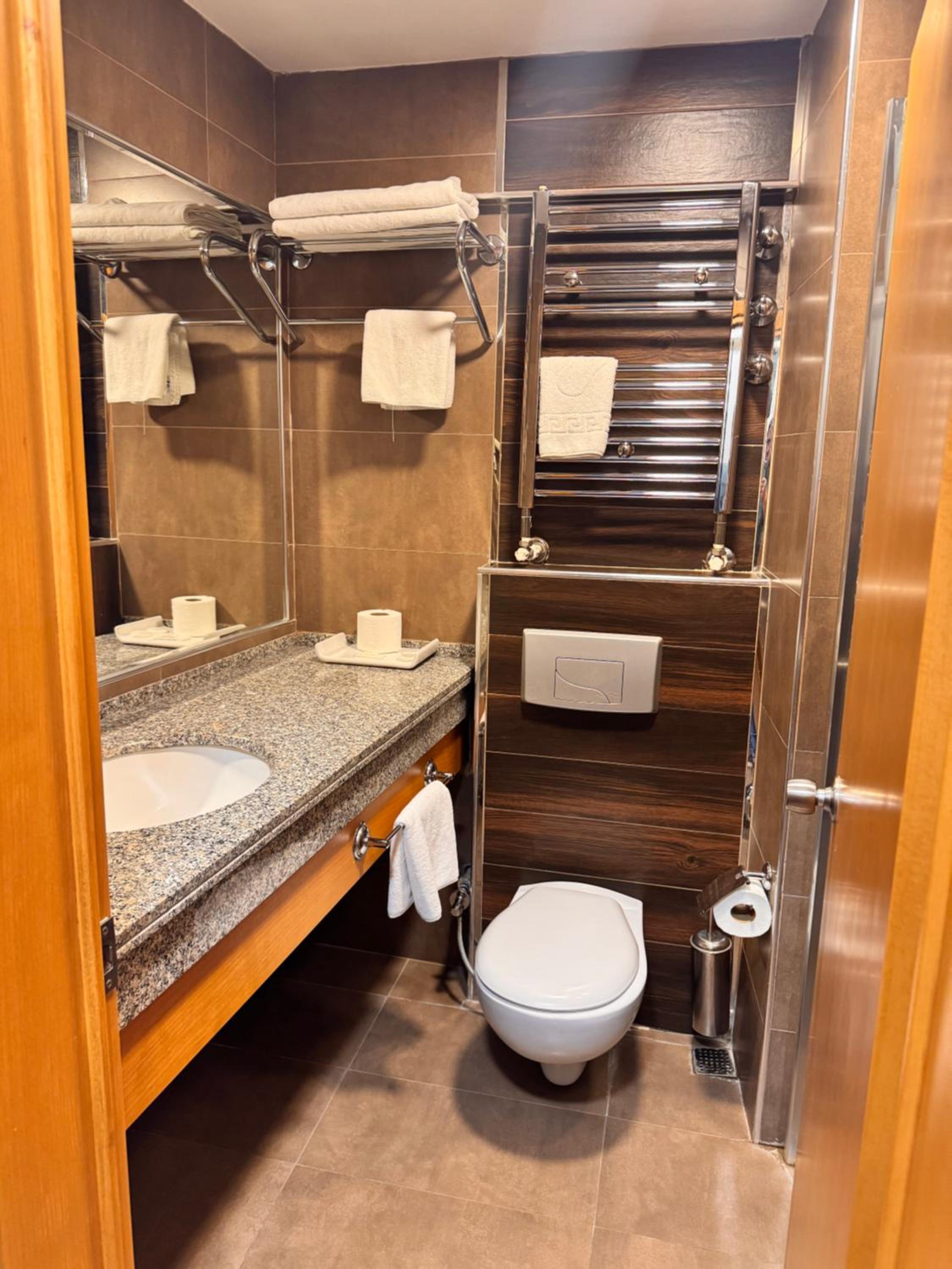 Standard Twin Room with Sea View - Photo 5