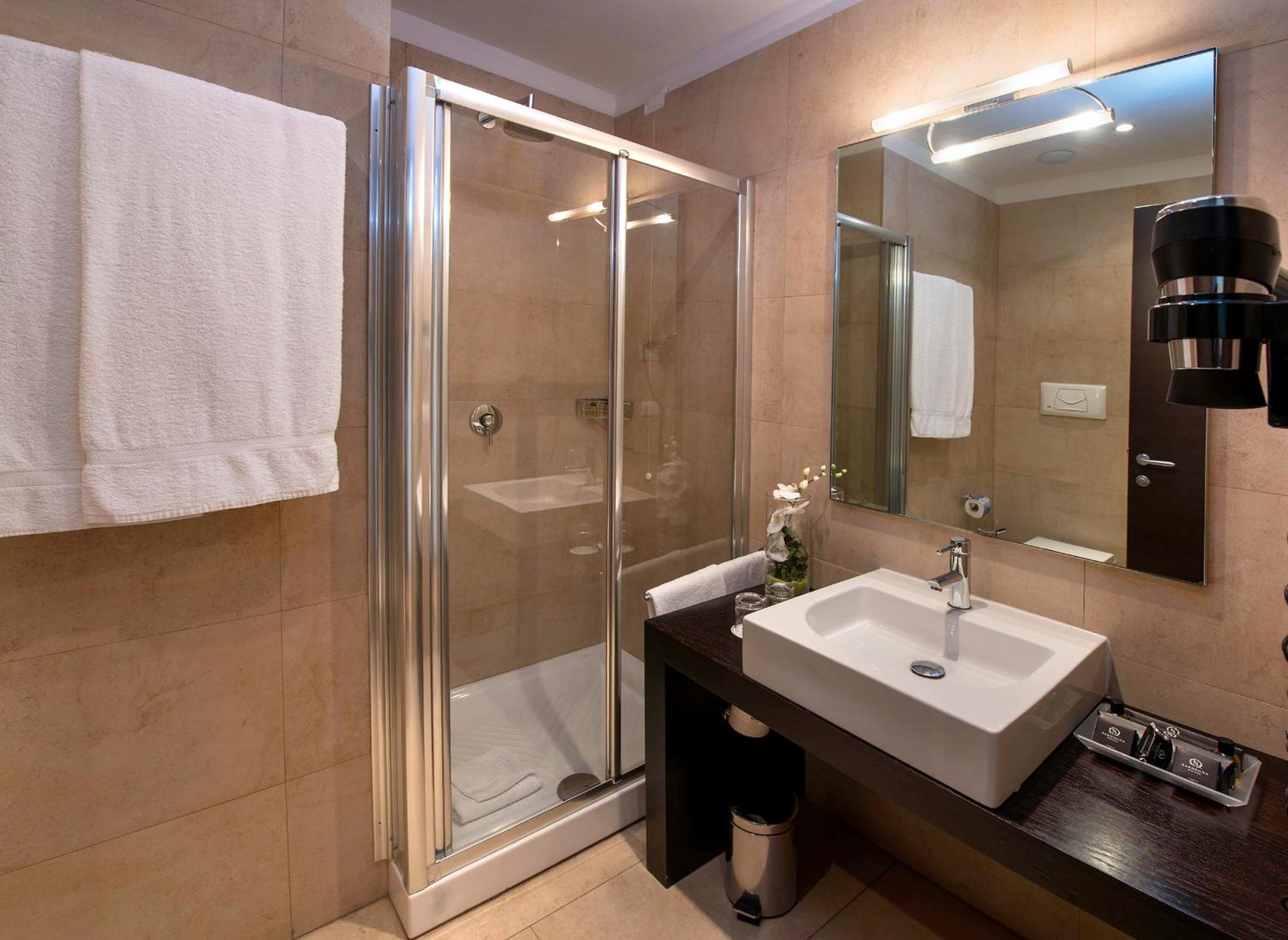 Superior Double Room - Top Floor - Photo 16