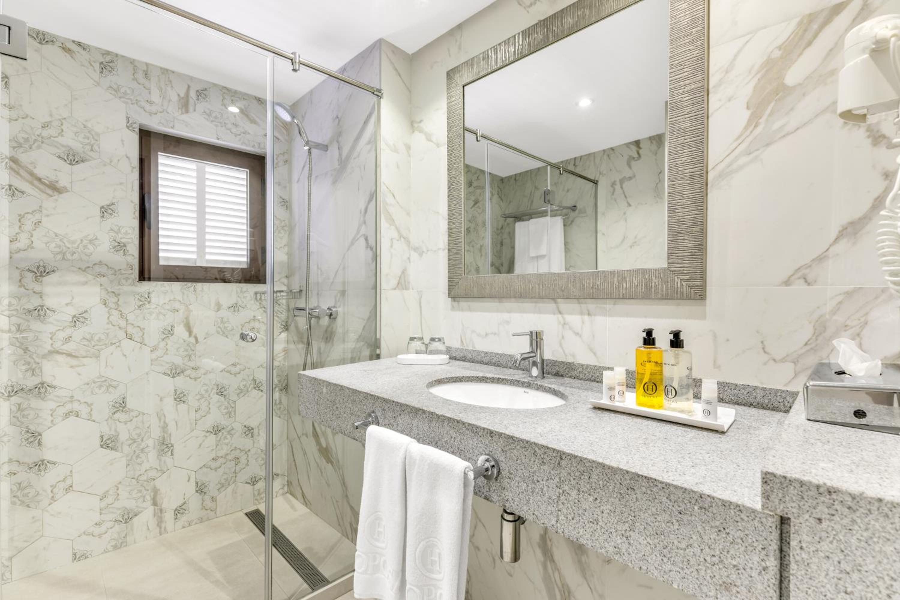 Superior Double or Twin Room with Sea View - Photo 2