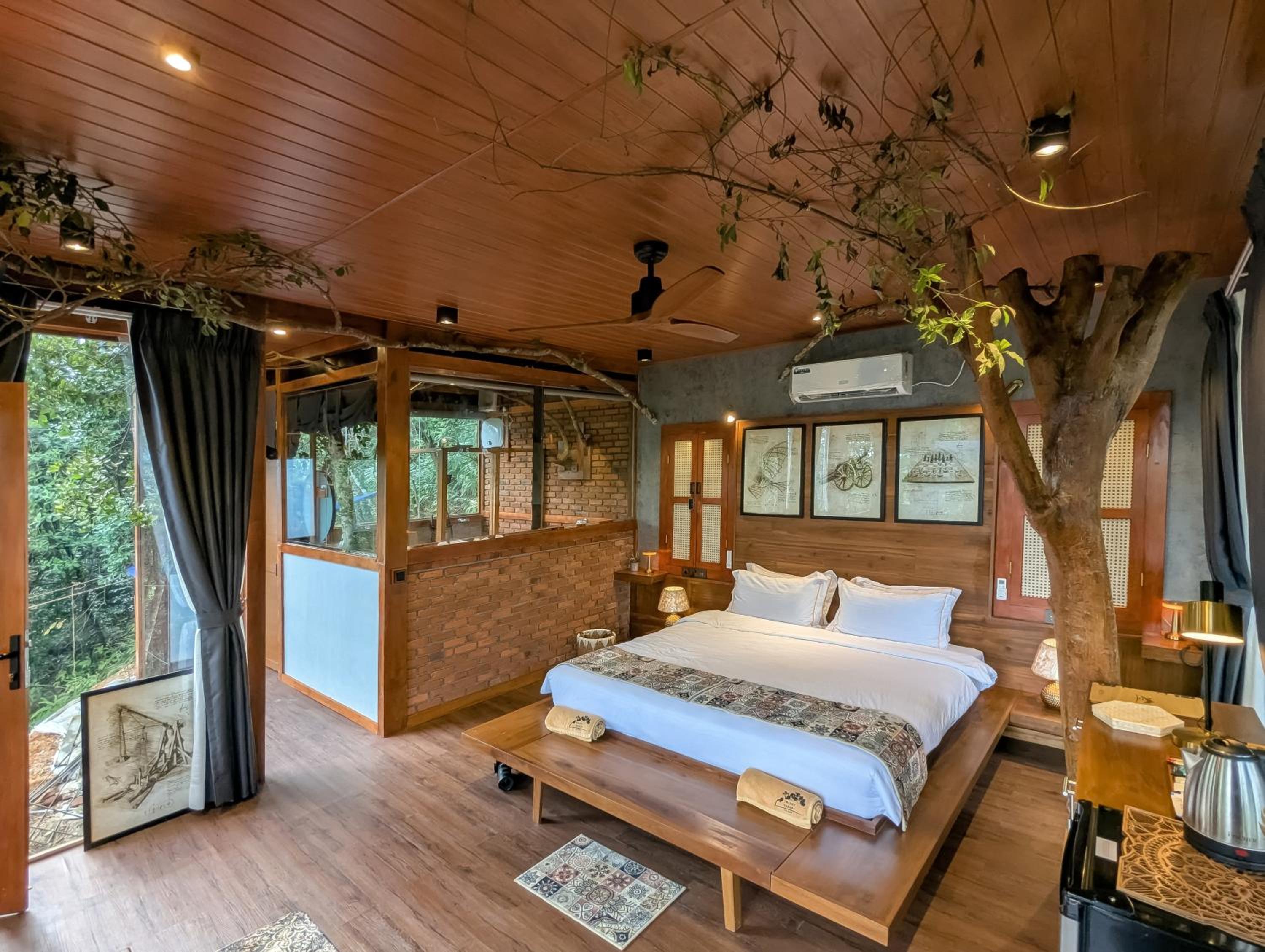 Deluxe Double Room (2 Adults + 1 Child) photo 2