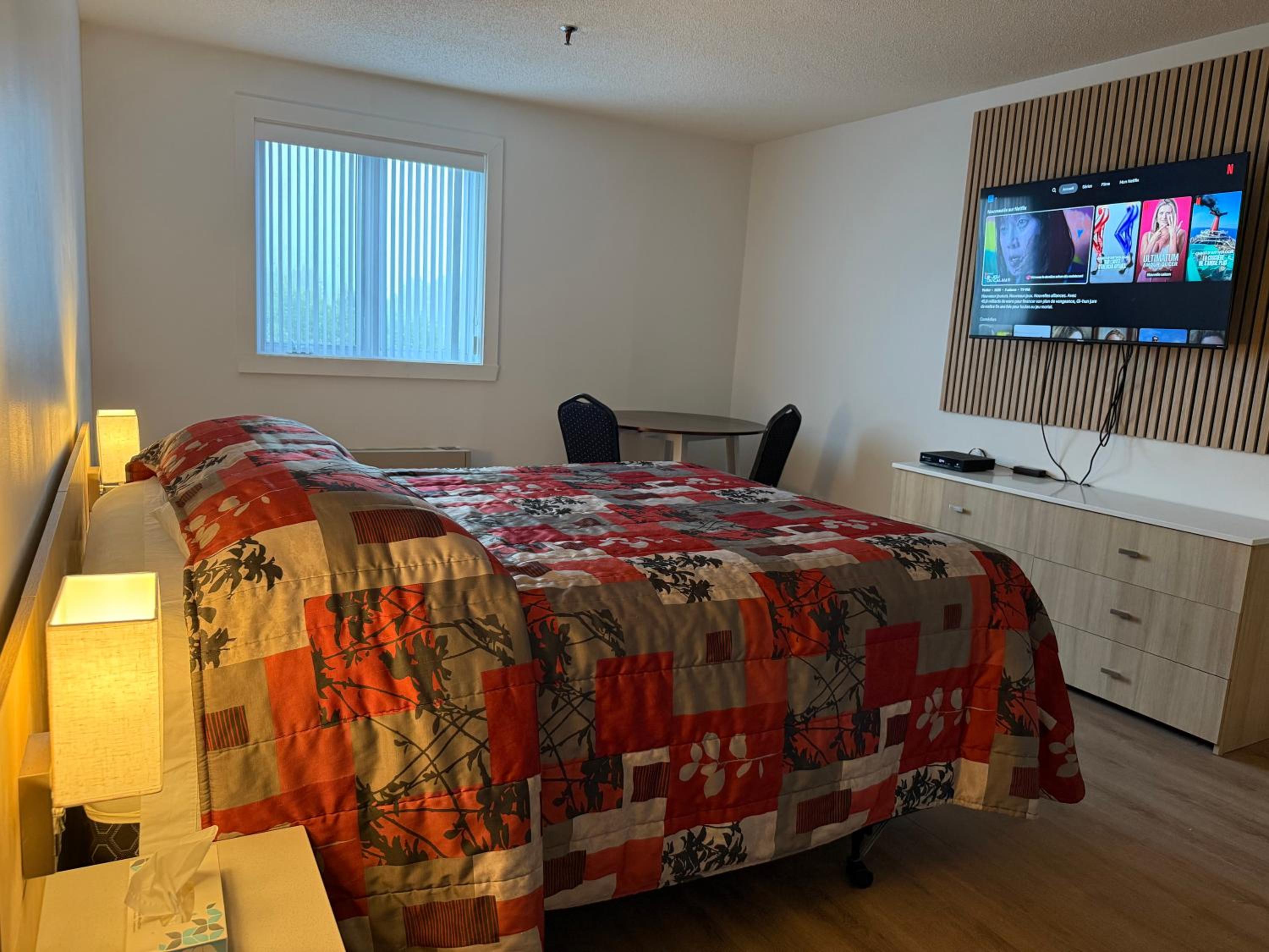 Queen Room photo 2