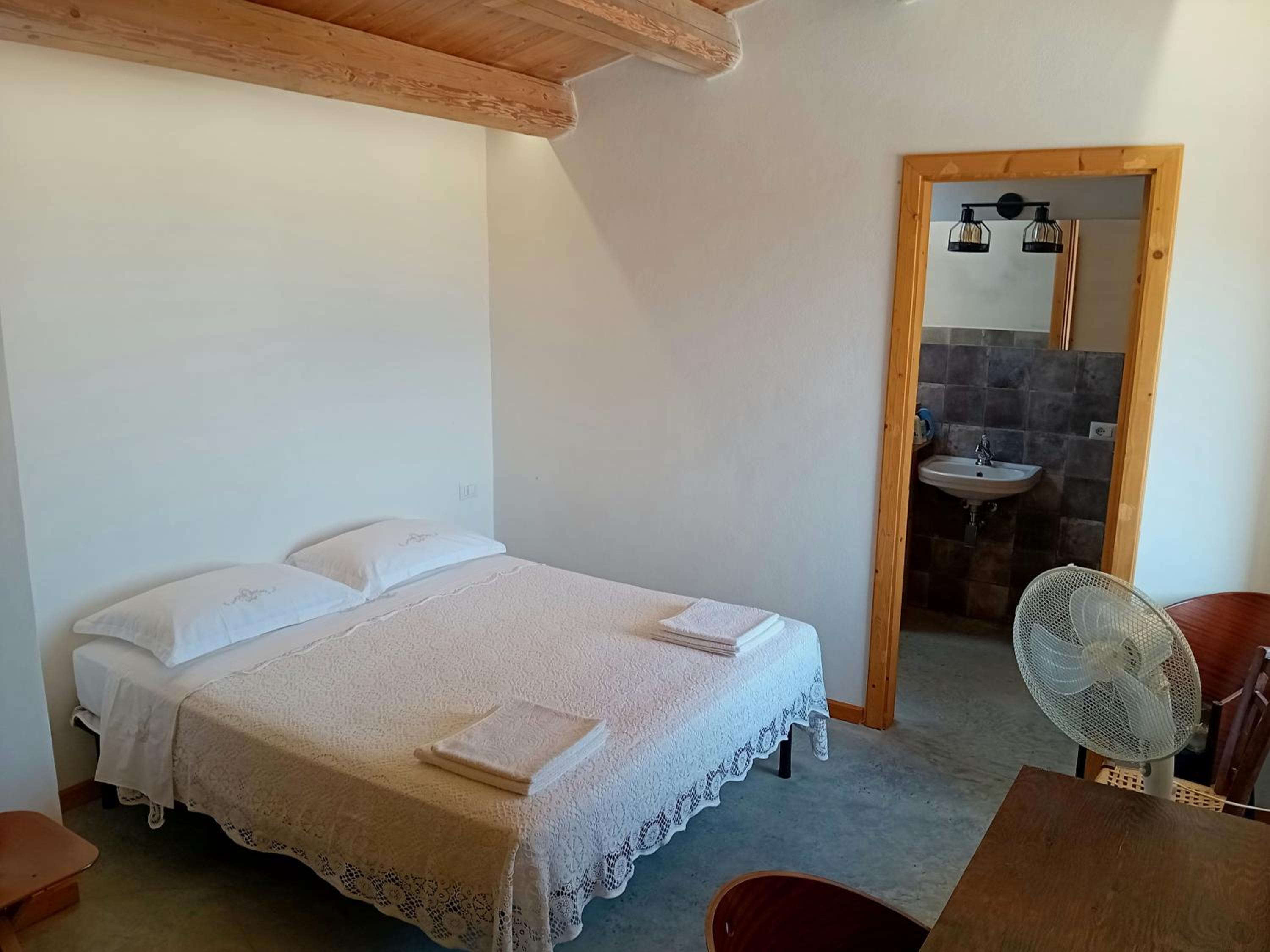 Double Room with Private Bathroom - Photo 1