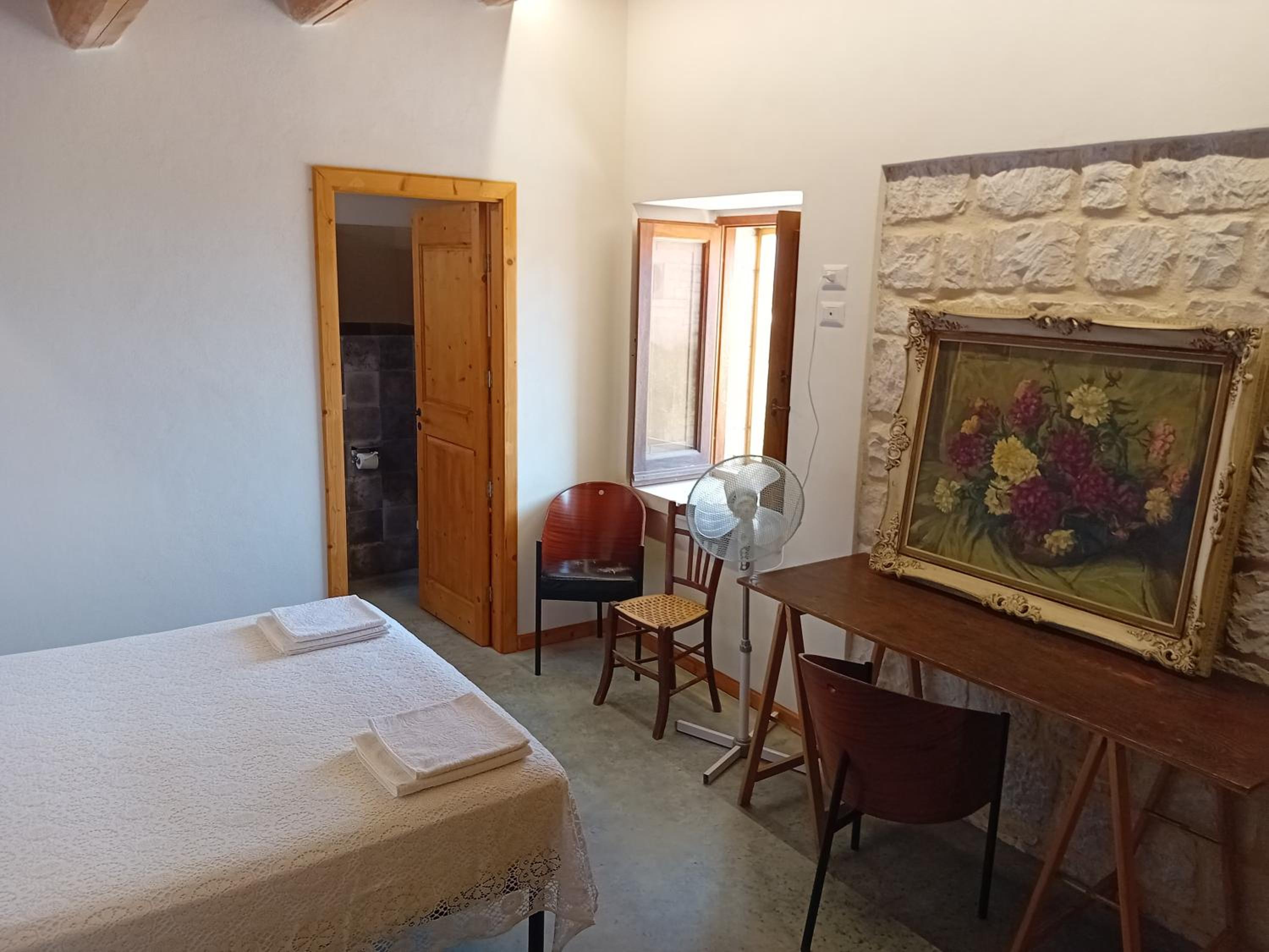 Double Room with Private Bathroom - Photo 3
