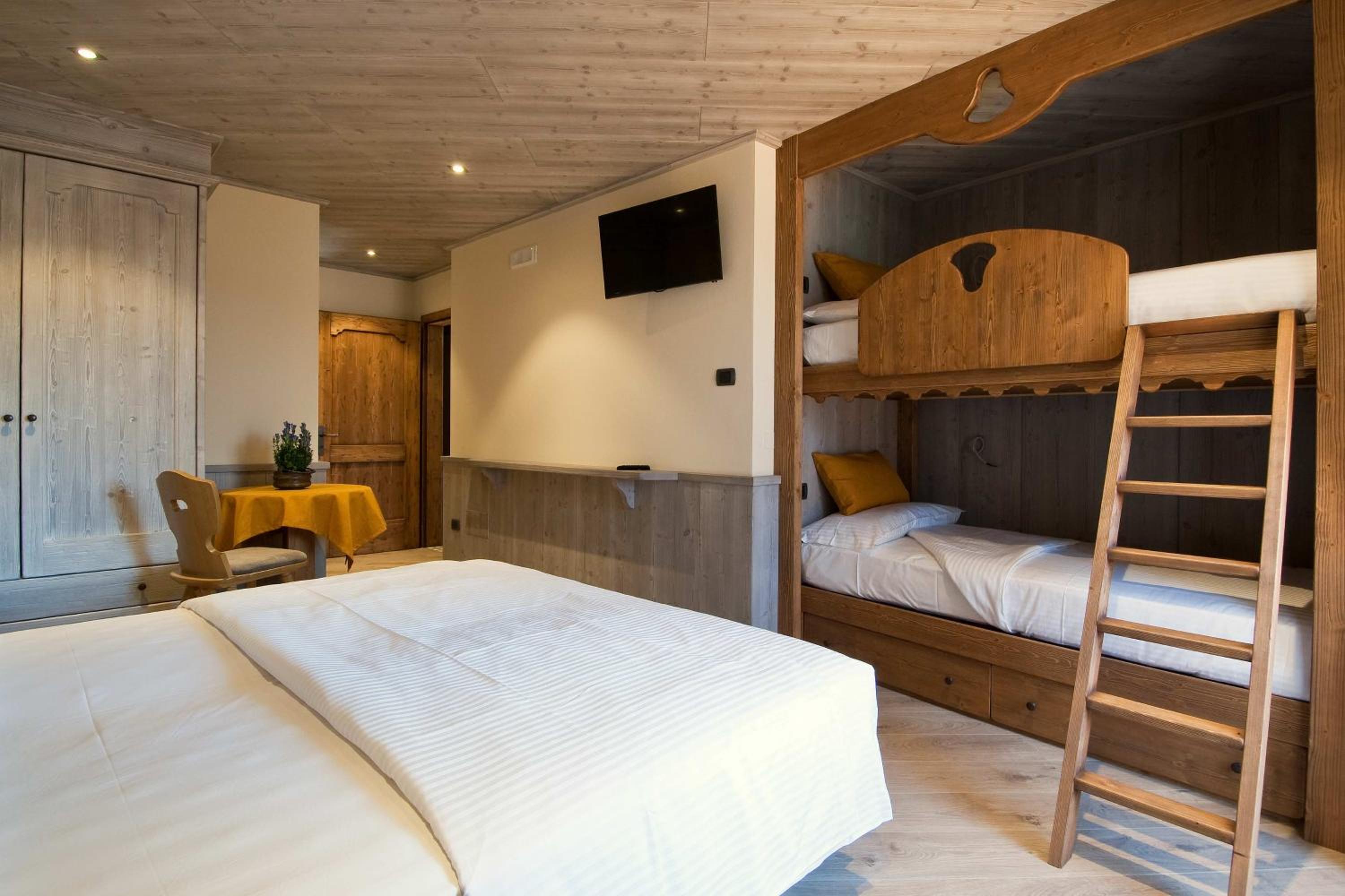 Quadruple Room - Photo 3