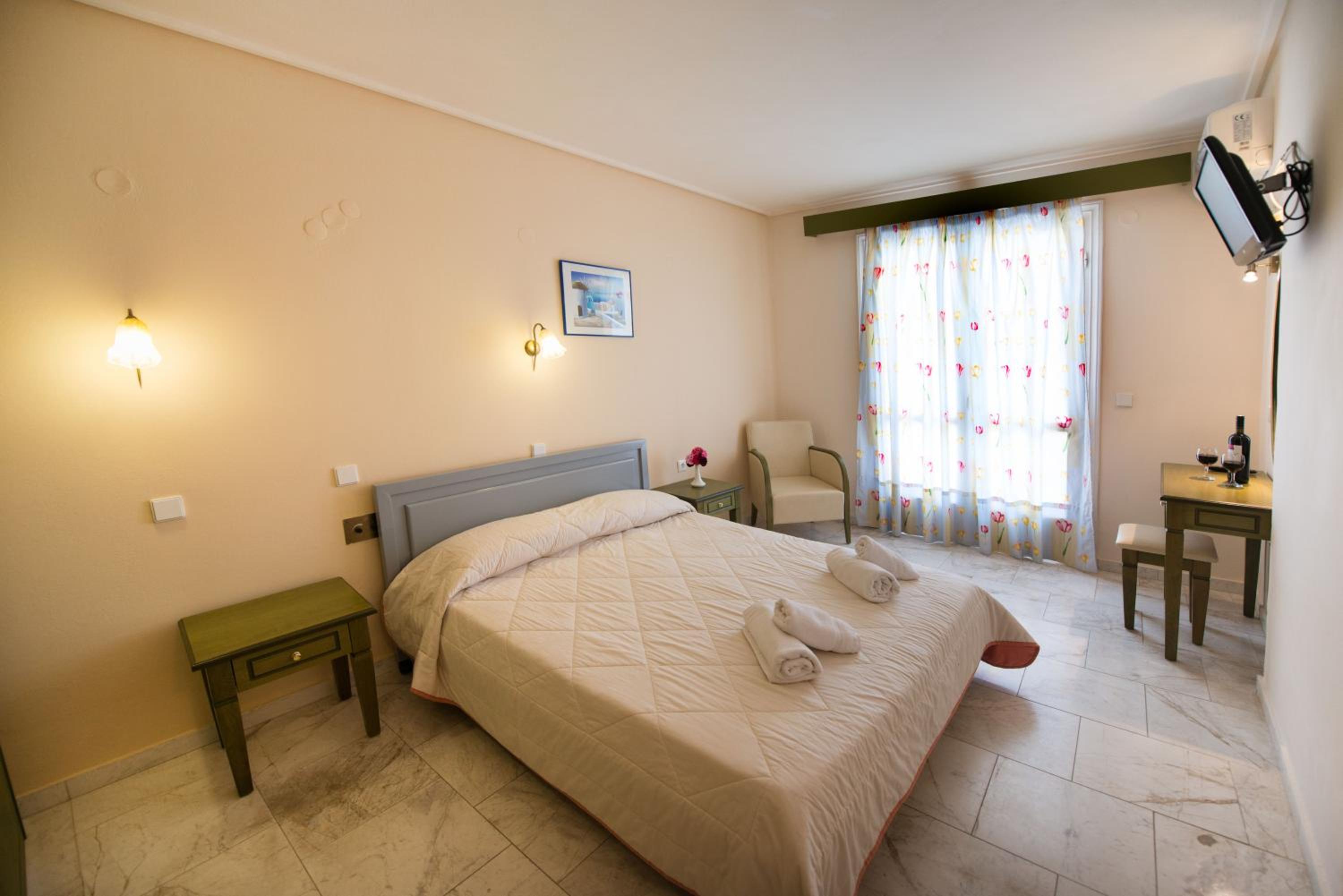 Studio (2 Adults)