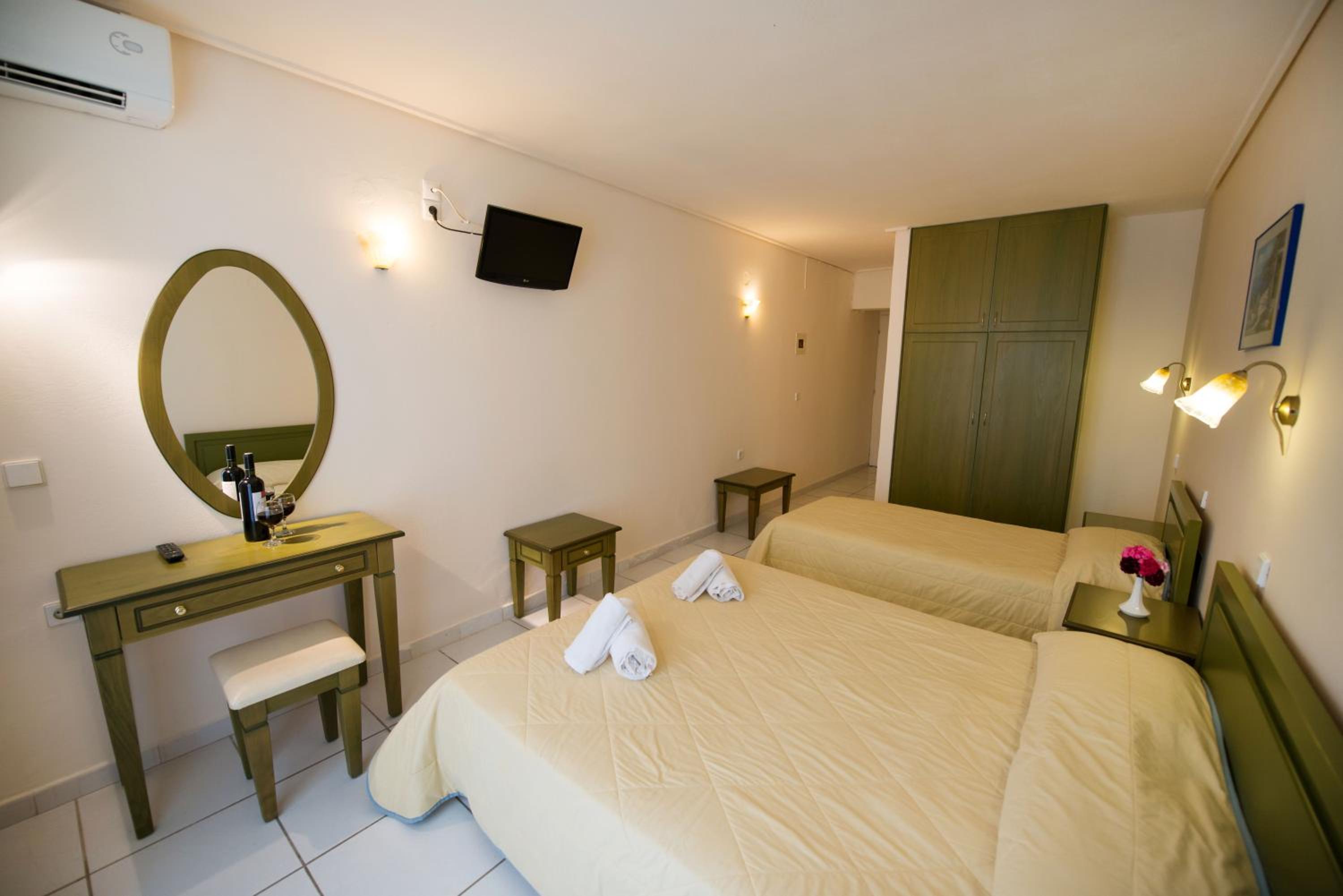 Studio (3 Adults)