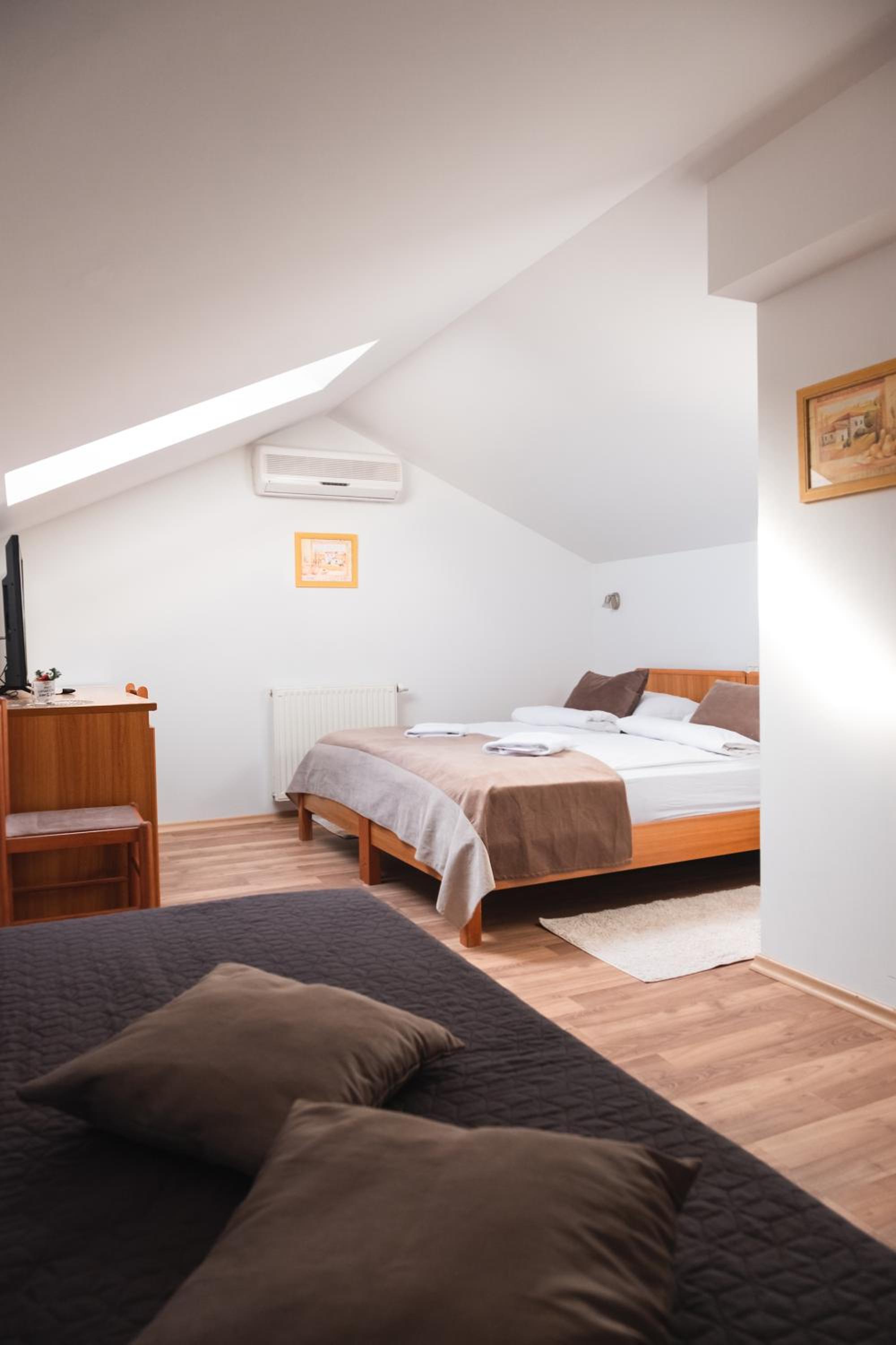 Triple Room - Attic - Photo 4