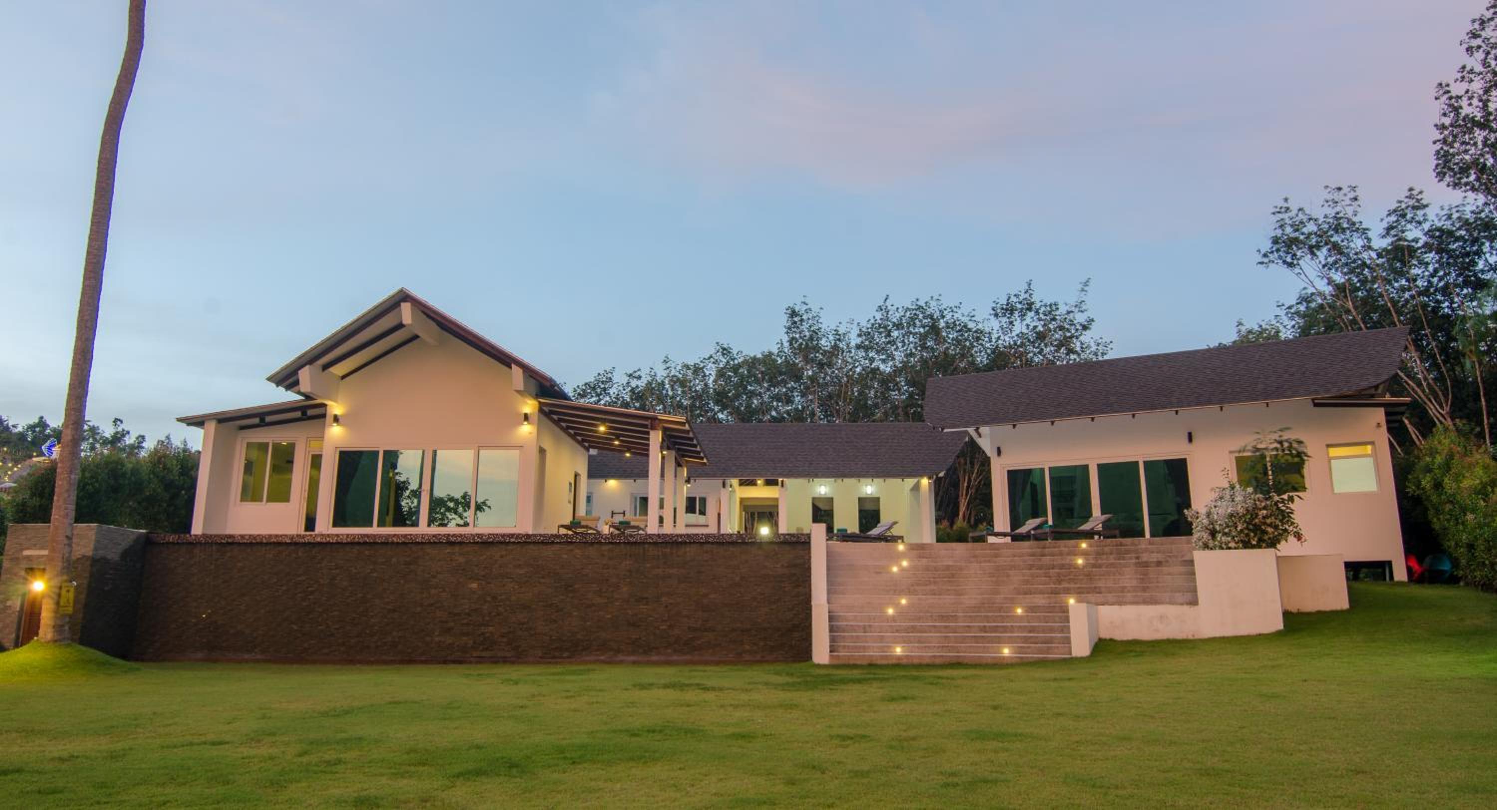 Four-Bedroom Villa - Photo 2