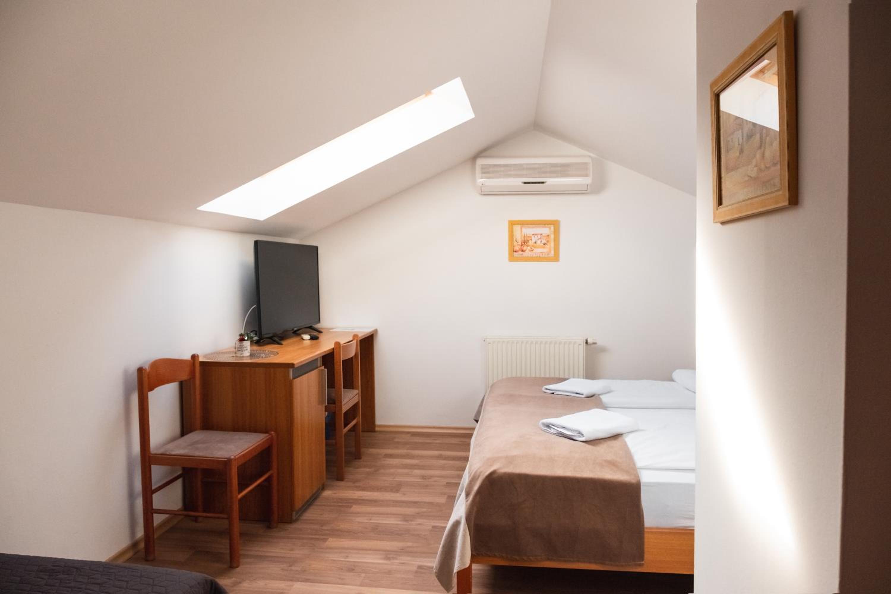 Triple Room - Attic - Photo 6