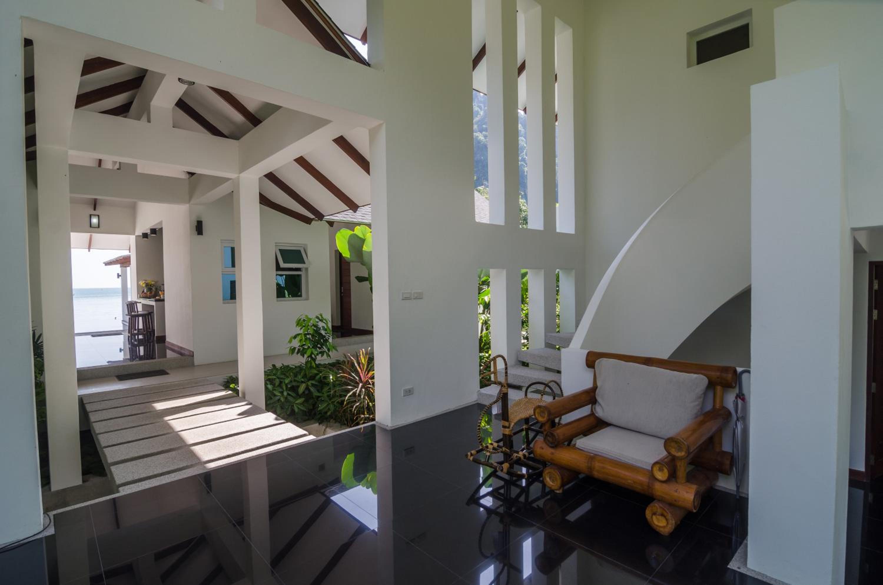 Four-Bedroom Villa - Photo 5