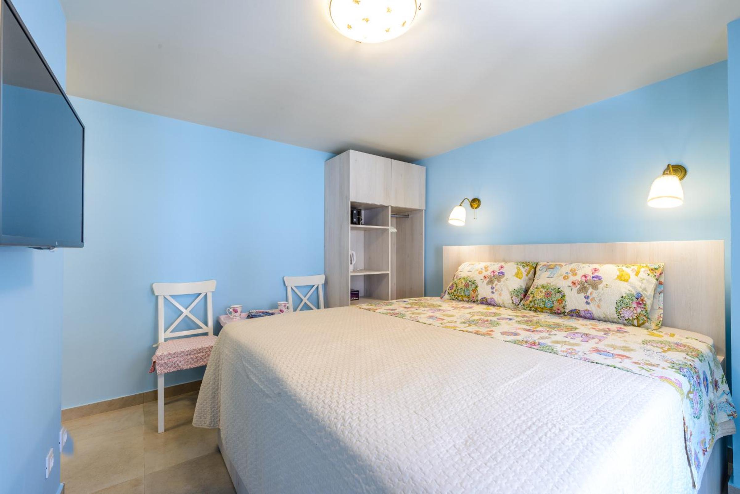 Double Room - 3rd Floor photo 3
