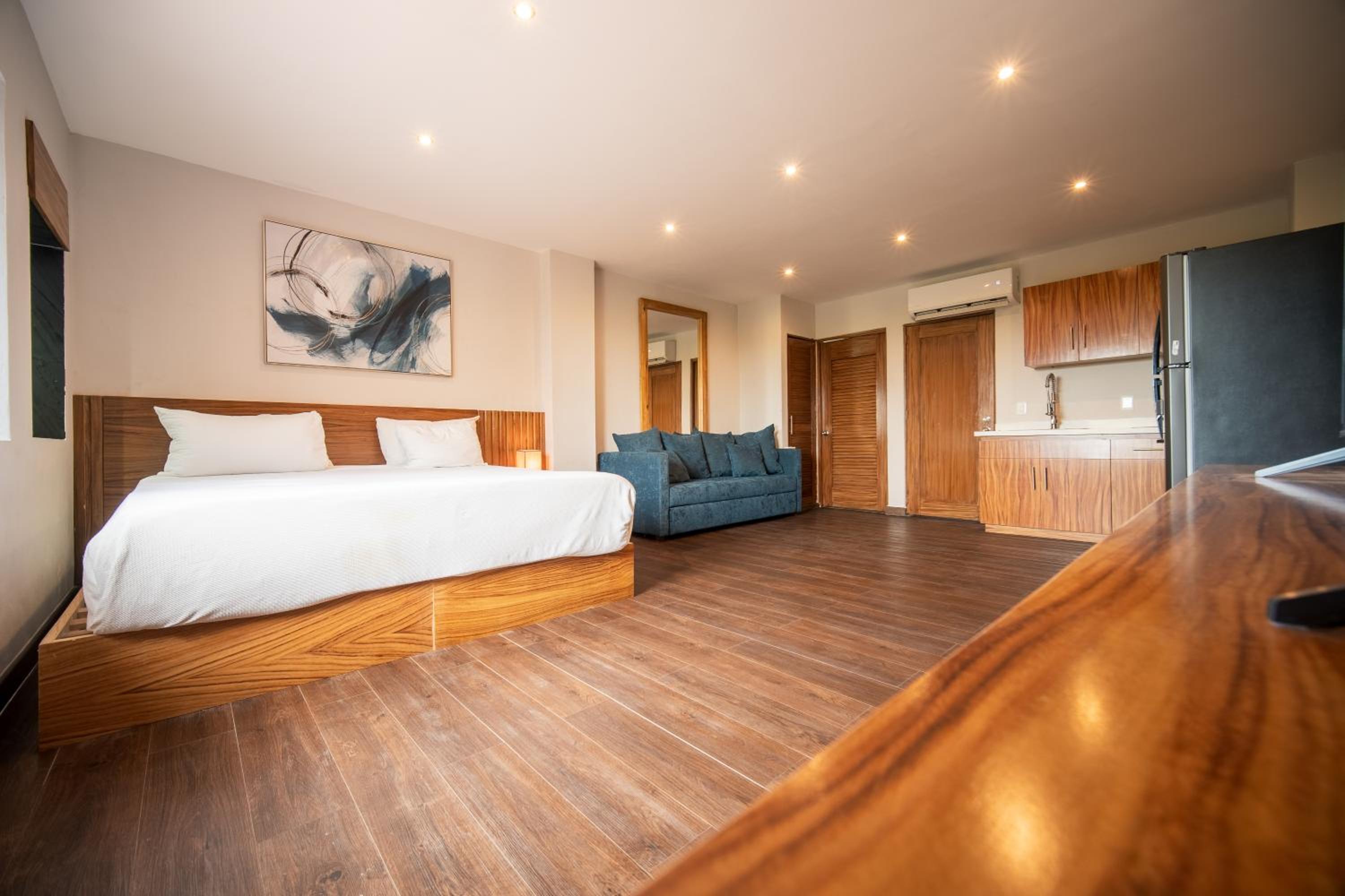 King Studio with Sofa Bed