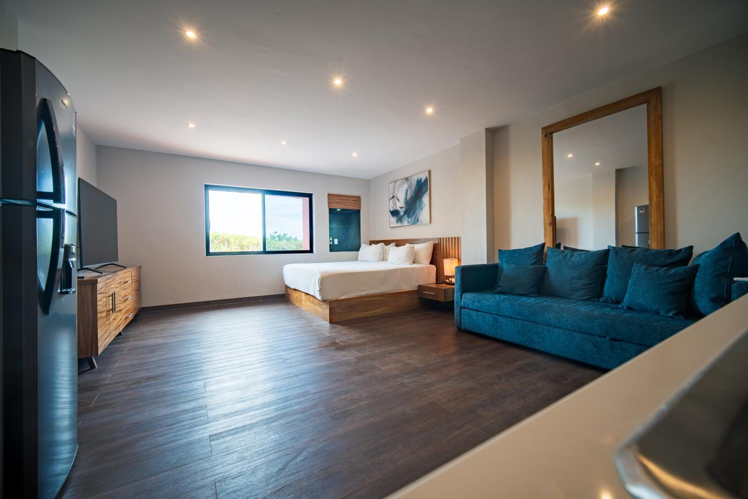 King Studio with Sofa Bed