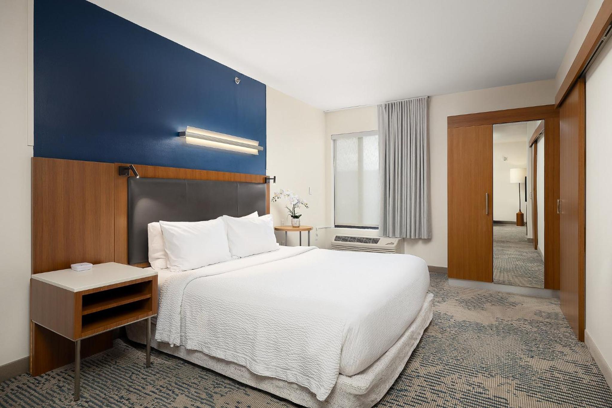 King Suite with Sofa Bed and Adapted Tub - Mobility and Hearing Accessible