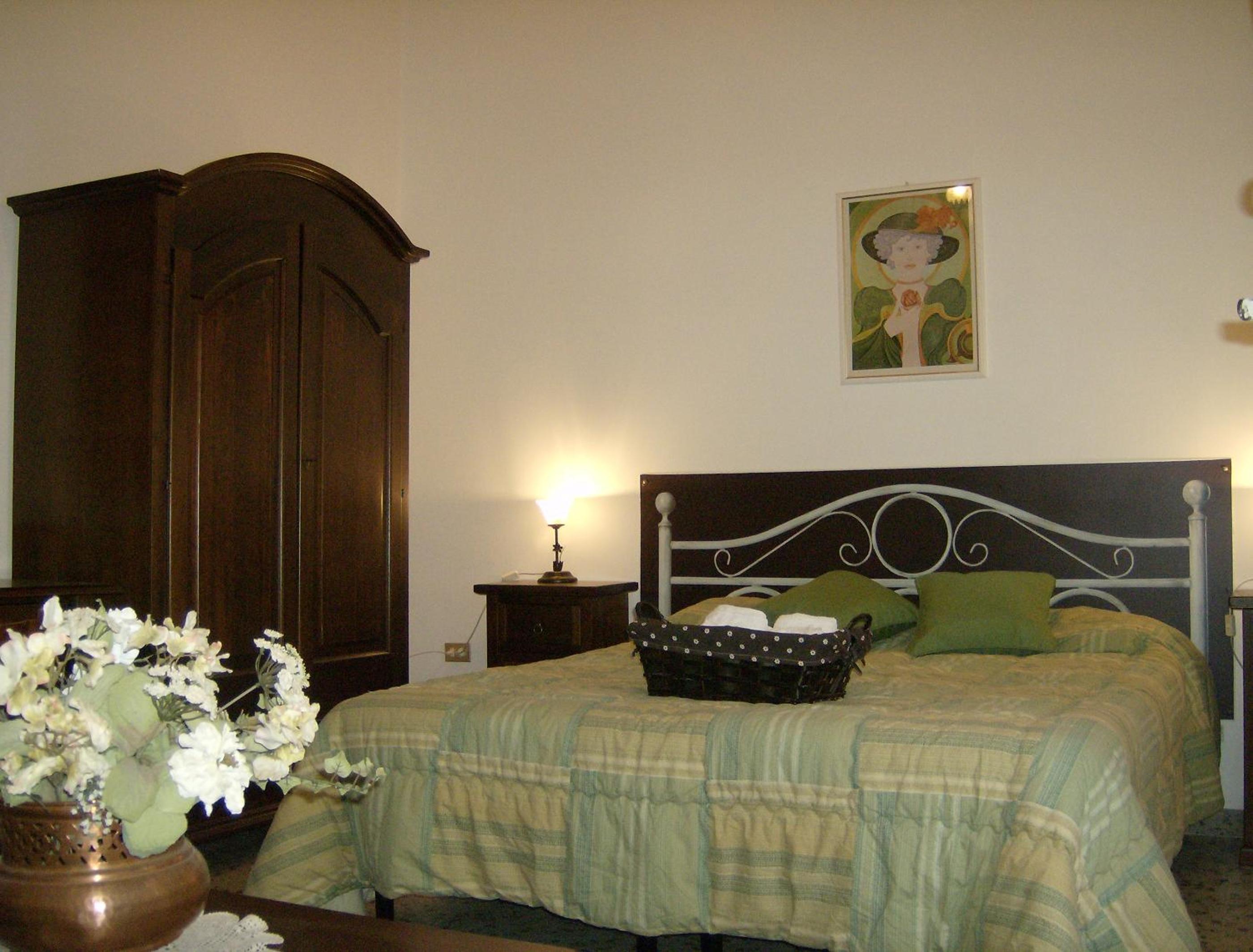 Three-Bedroom Apartment with Private Bathroom  - Photo 1