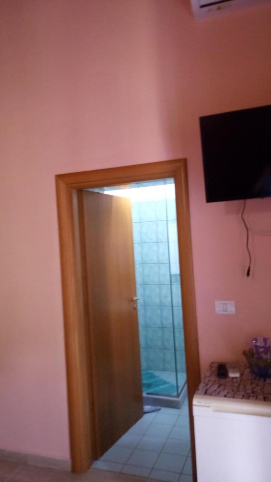 Studio Apartment with One Double Bed photo 3
