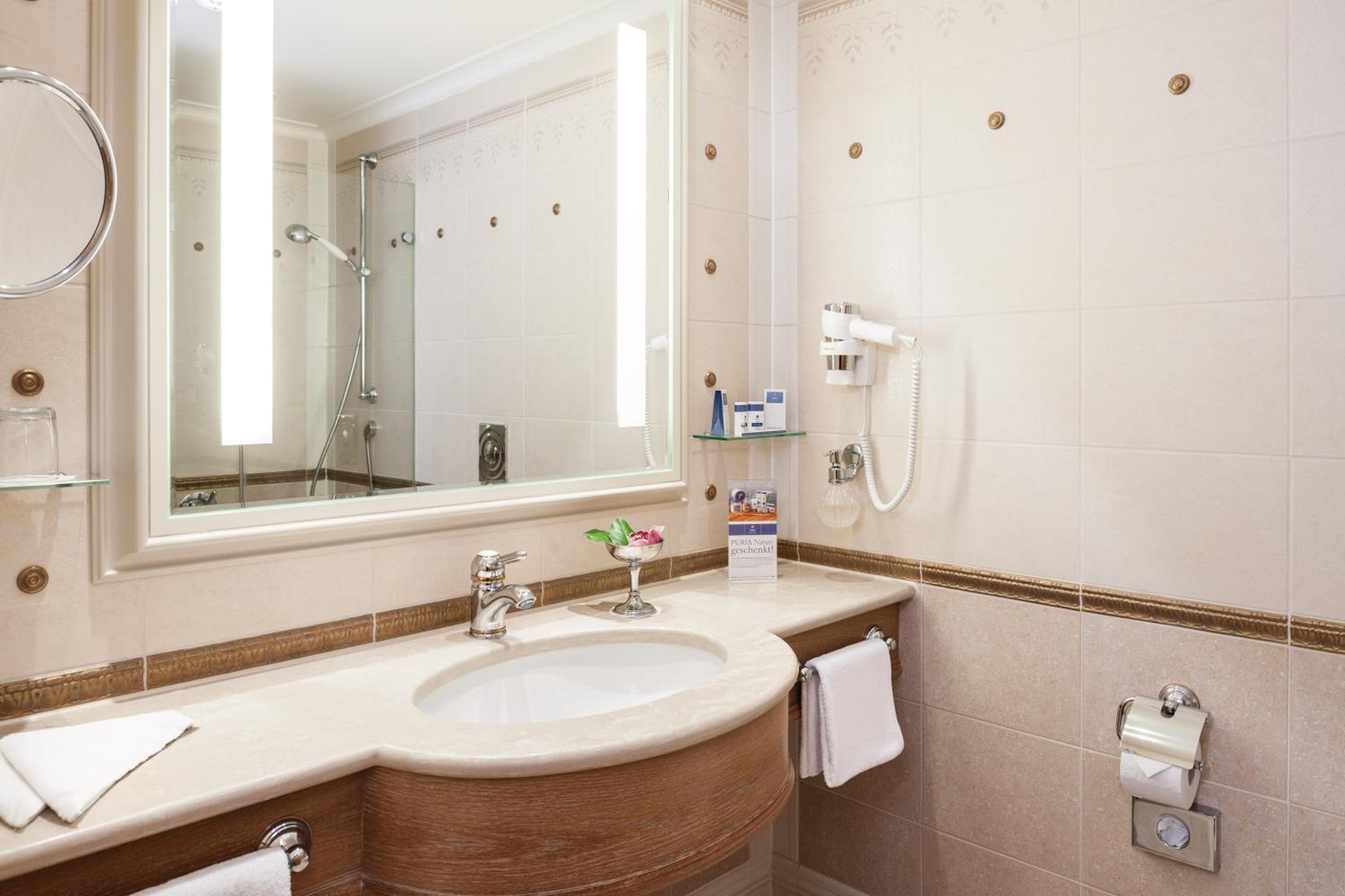 Deluxe Double Room with Side Sea View