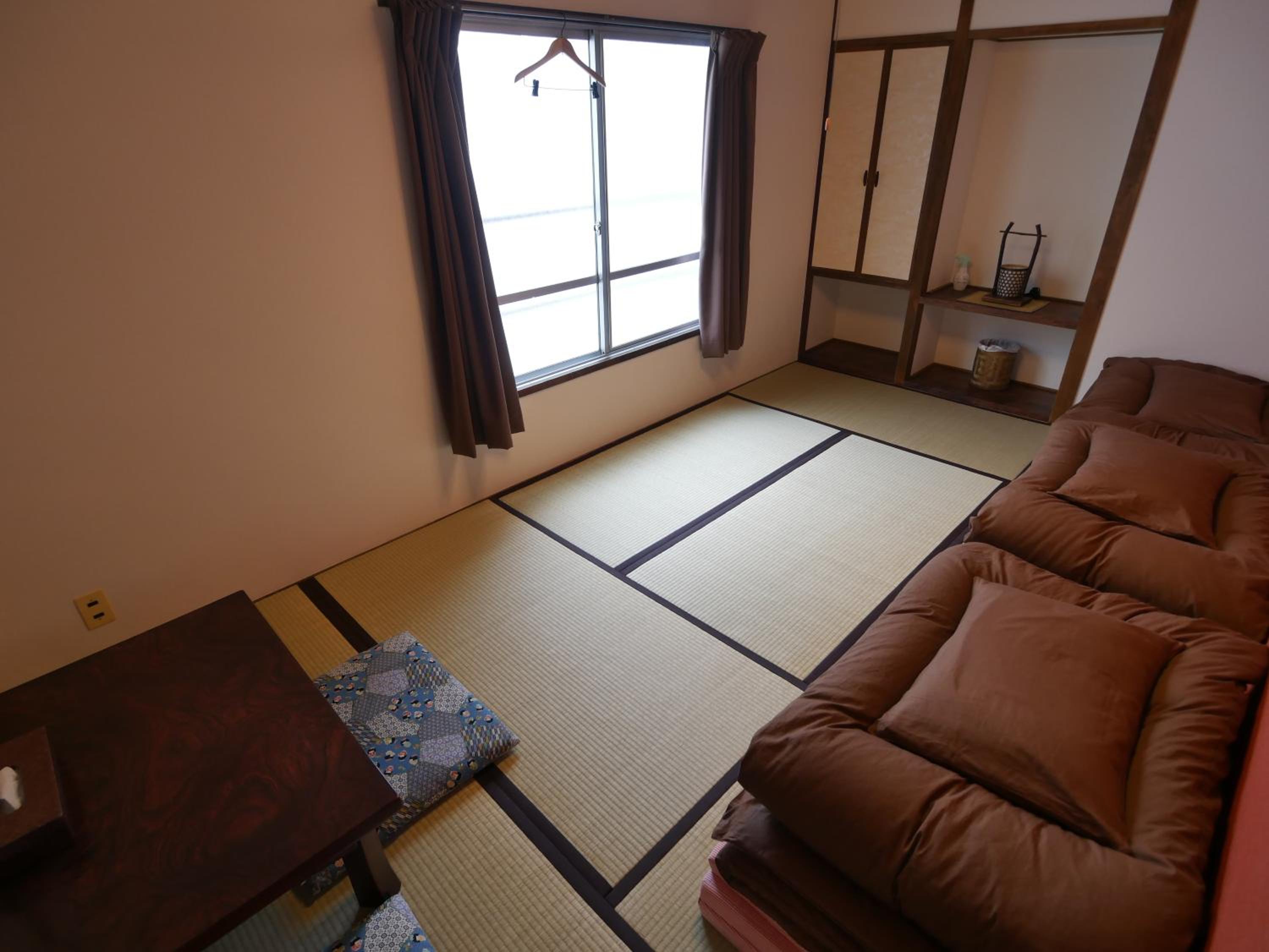 Japanese-Style Room with Shared Bathroom photo 3