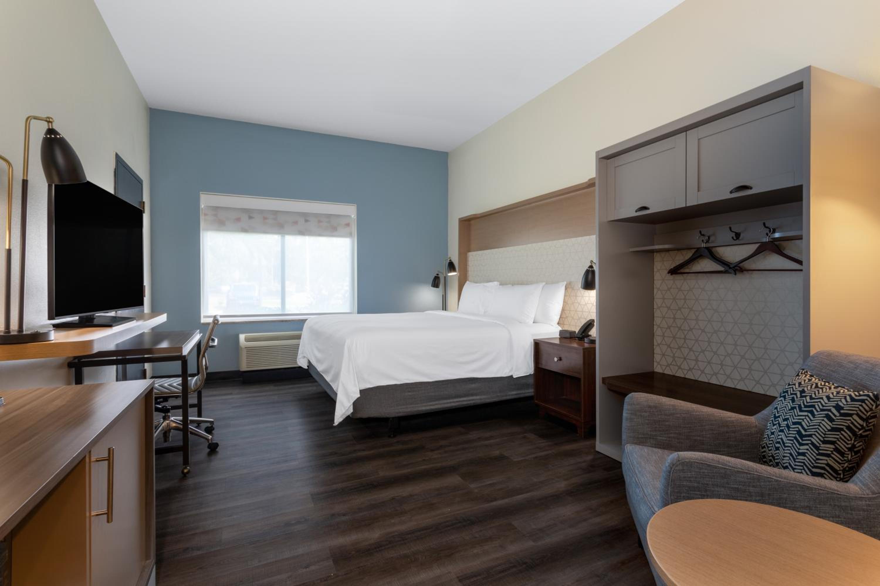 King Room - Communication/Mobility Accessible with Walk-In Shower - Photo 1