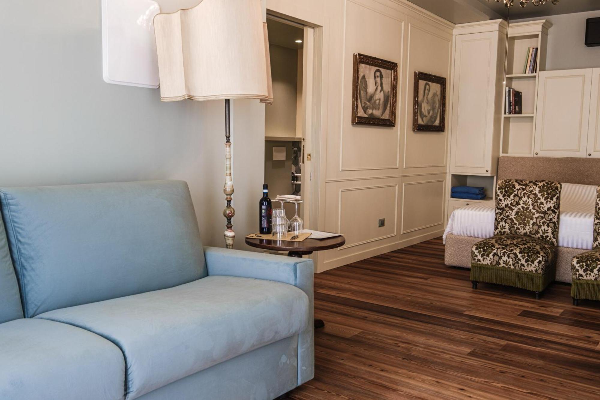 Superior King Room photo 2