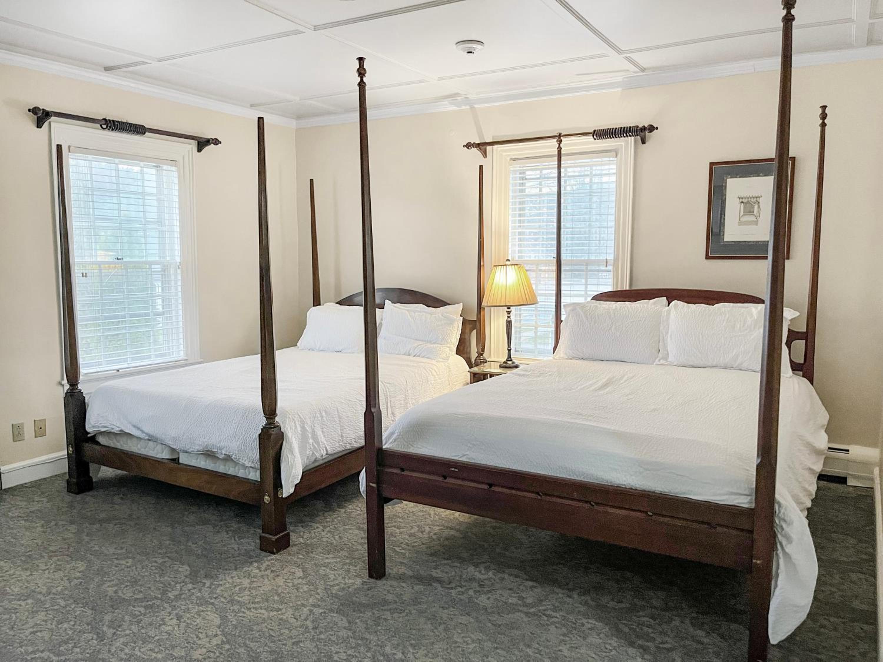 Deluxe Queen Room with Two Queen Beds photo 1