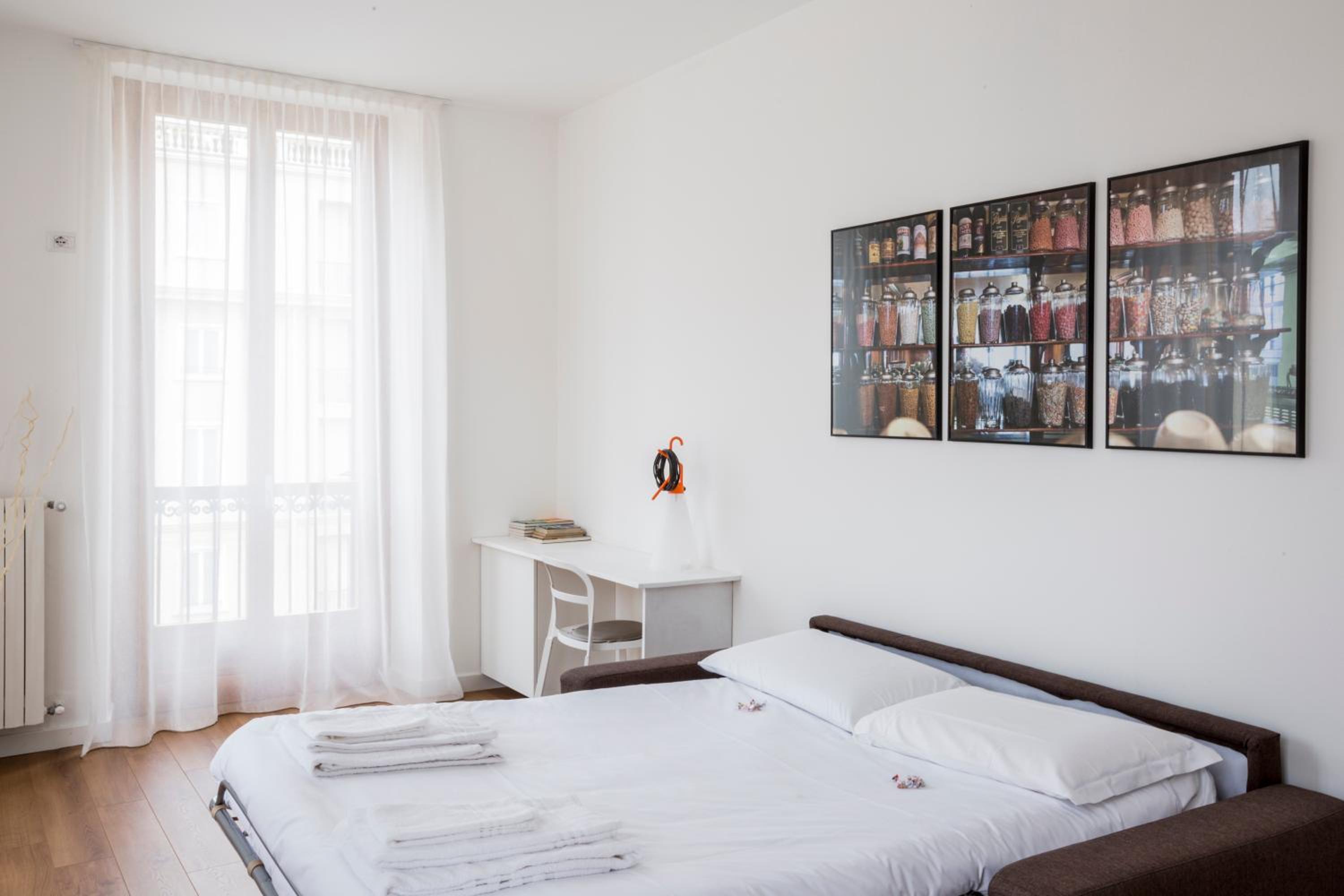 Large One-Bedroom Apartment - Photo 11