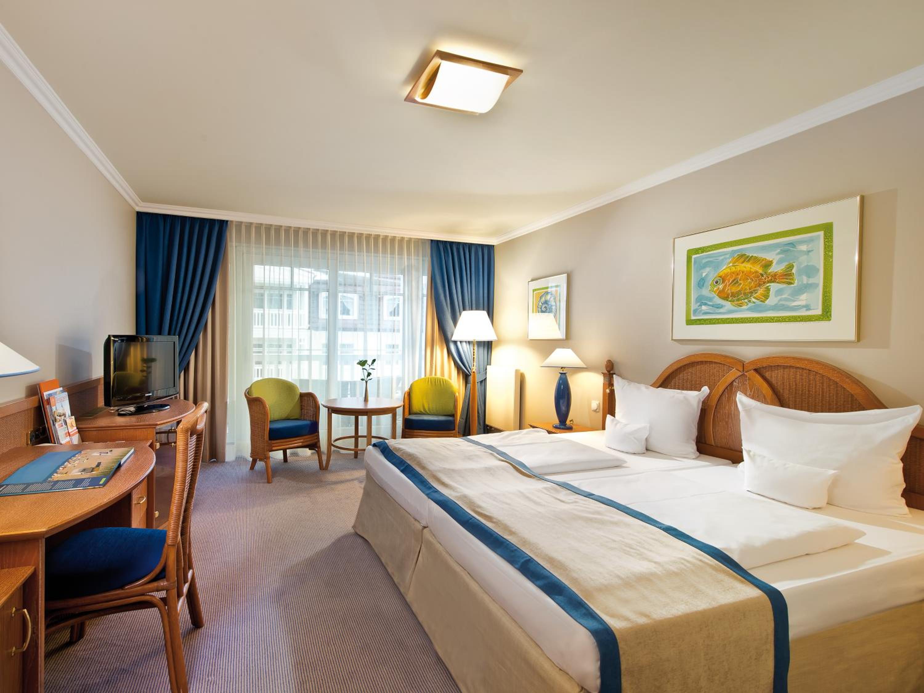 Double Room with Balcony and Side Sea View