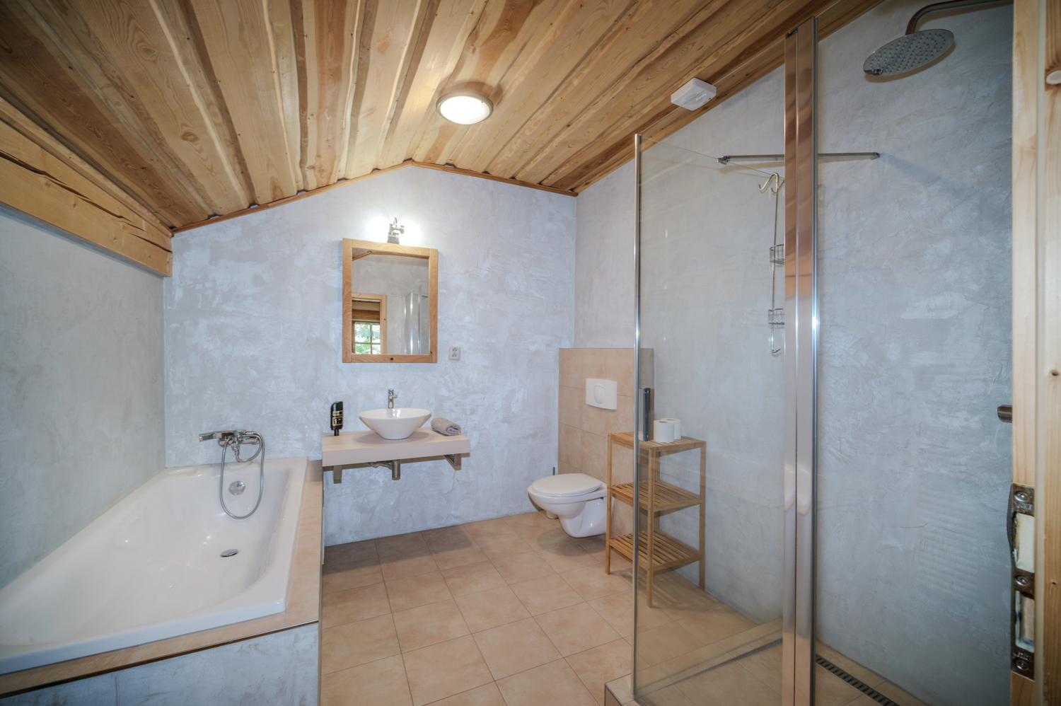 Two-Bedroom Deluxe Apartment with Balcony photo 2