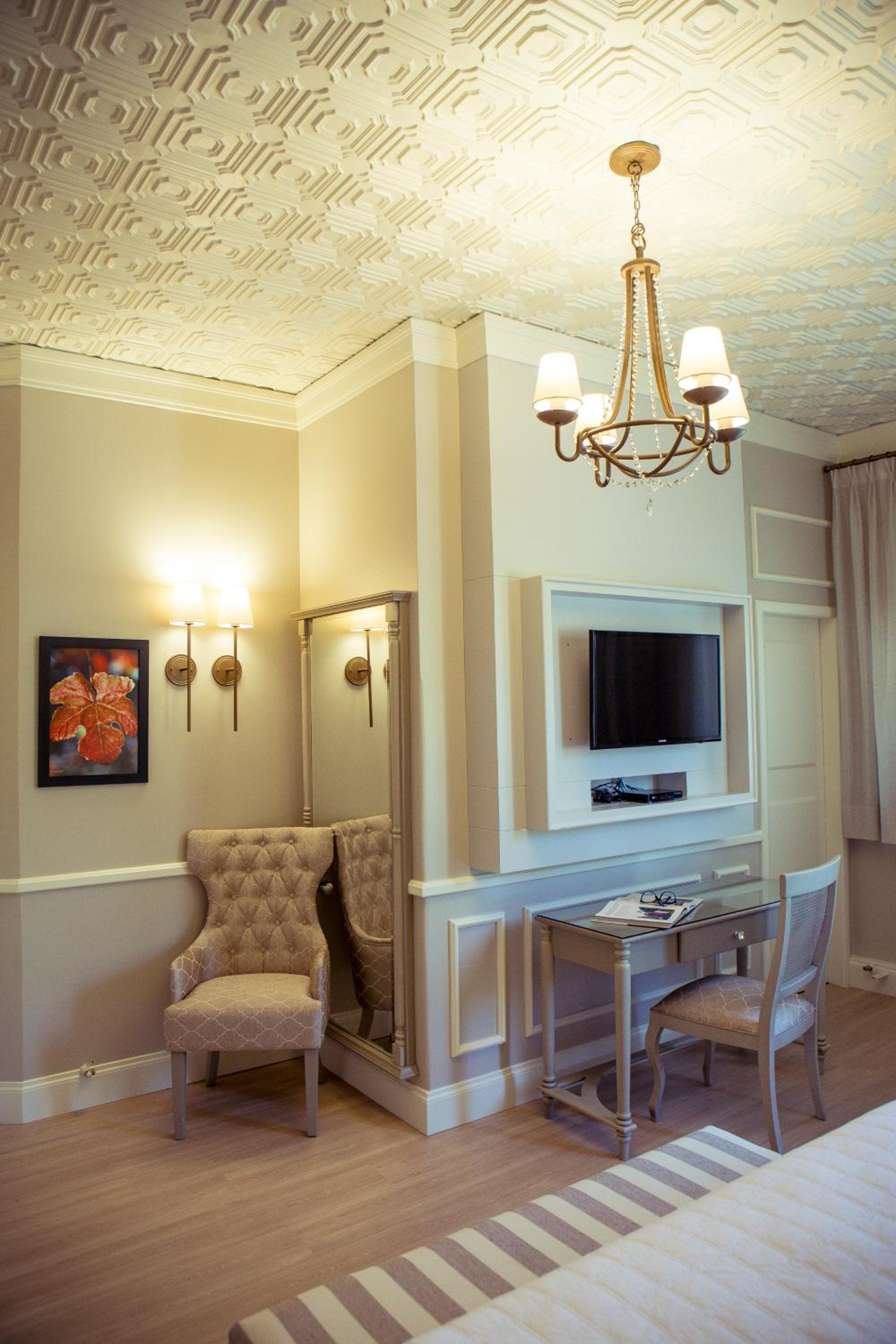Suite with Balcony - Photo 5