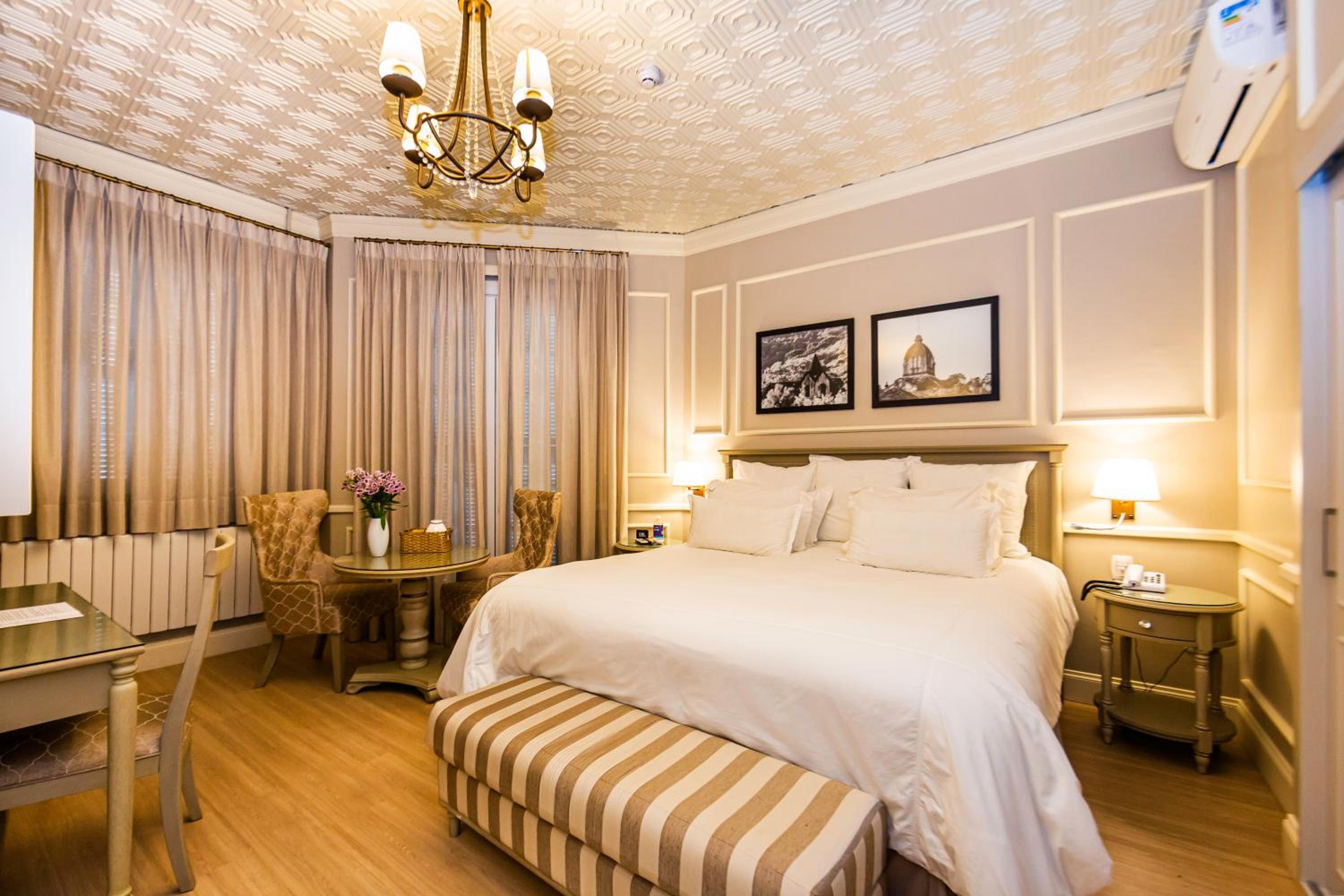Suite with Balcony - Photo 4