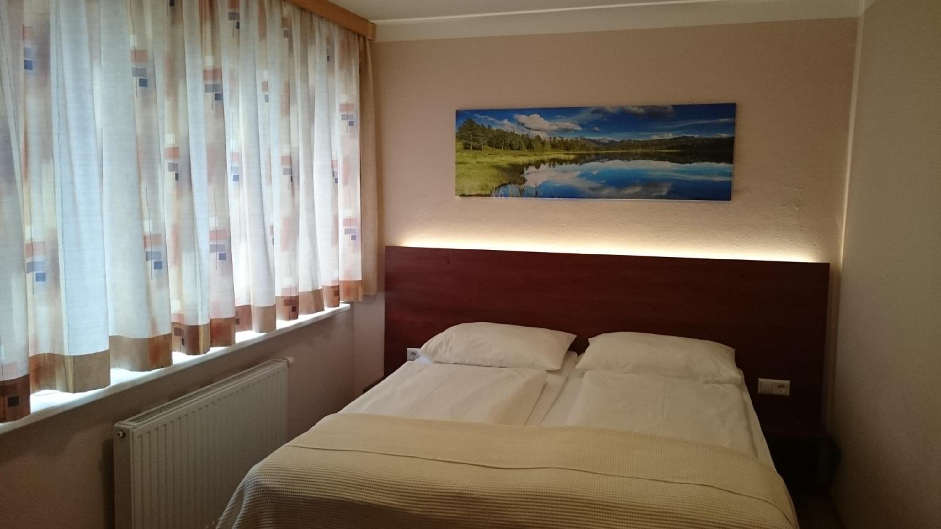 Two-Bedroom Apartment with Lateral Lake View photo 2