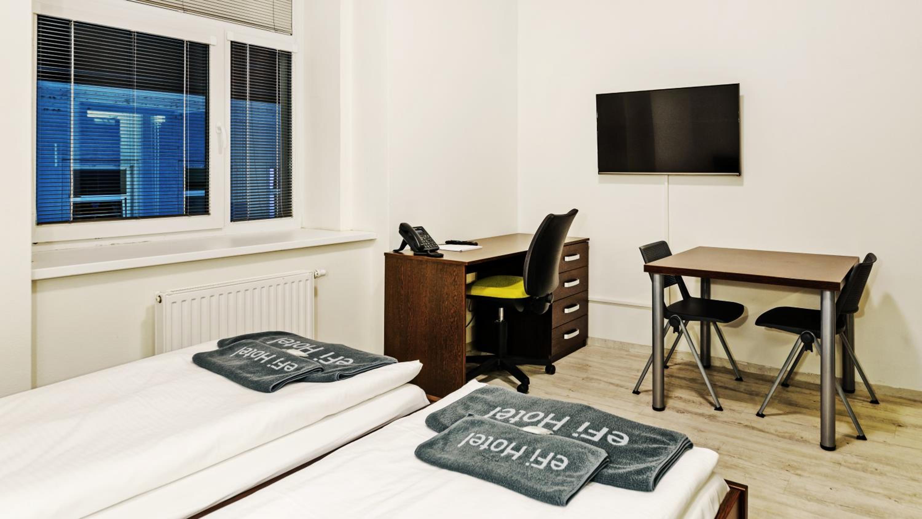Standard room with windows facing a noisy street