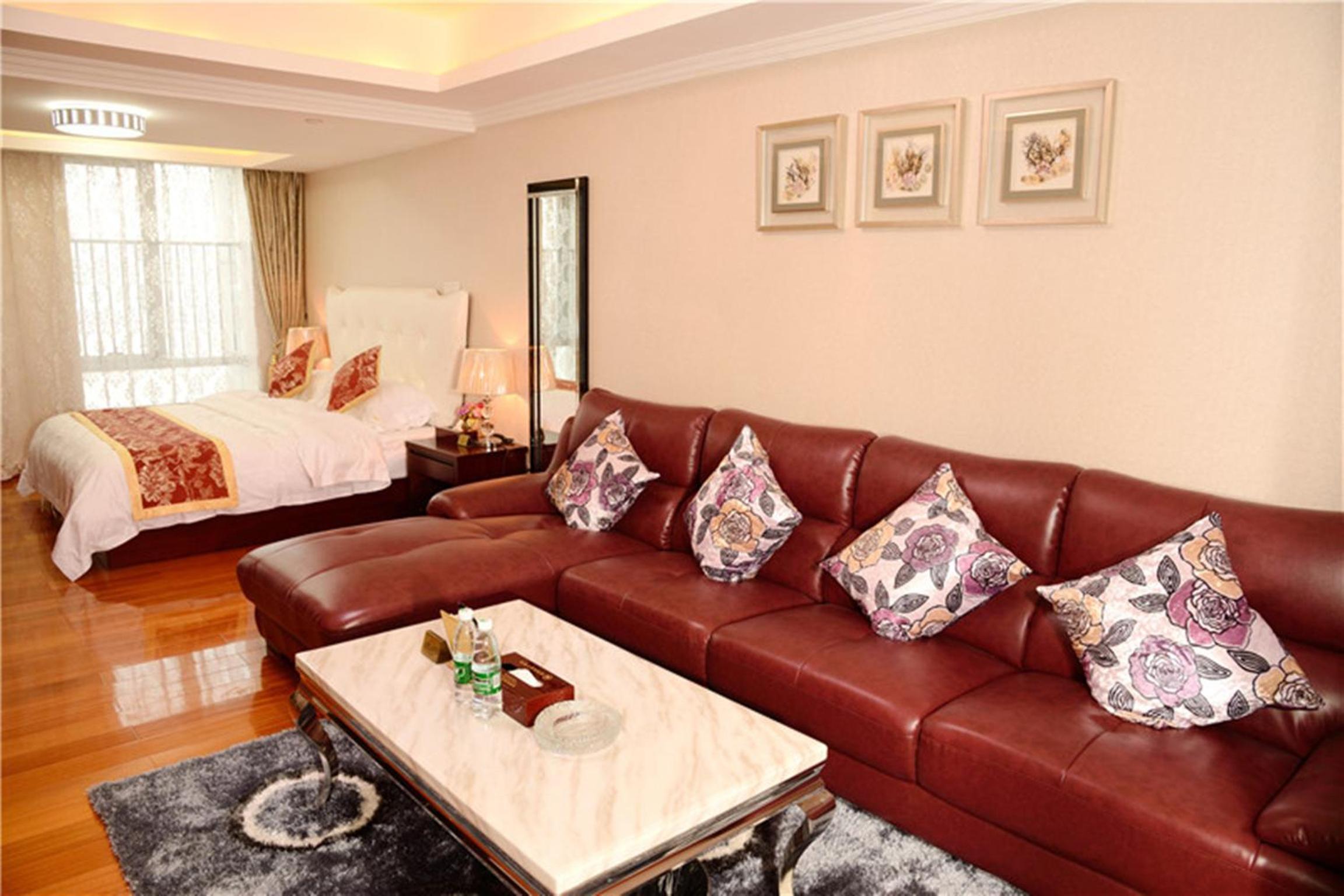 Deluxe Queen Room - Photo 8