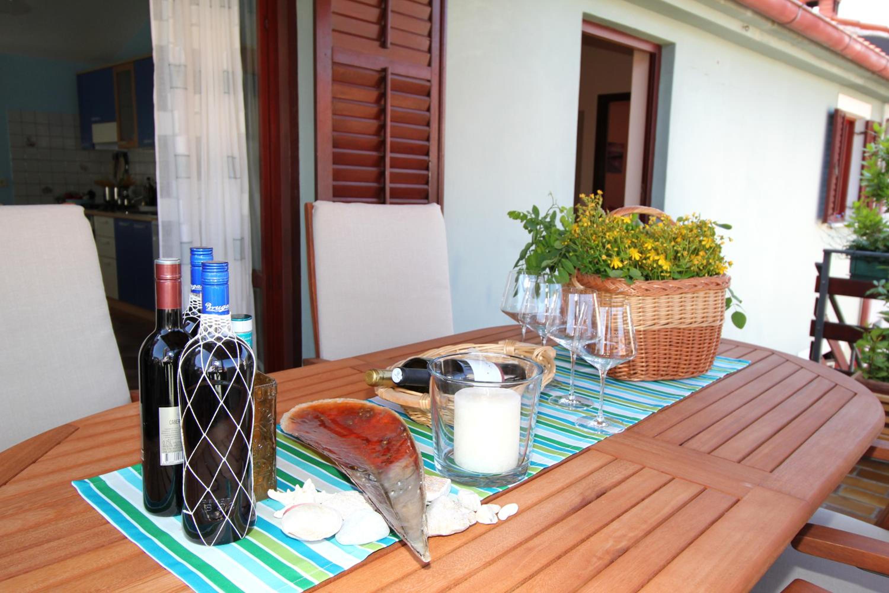 Apartment with Terrace - Photo 24