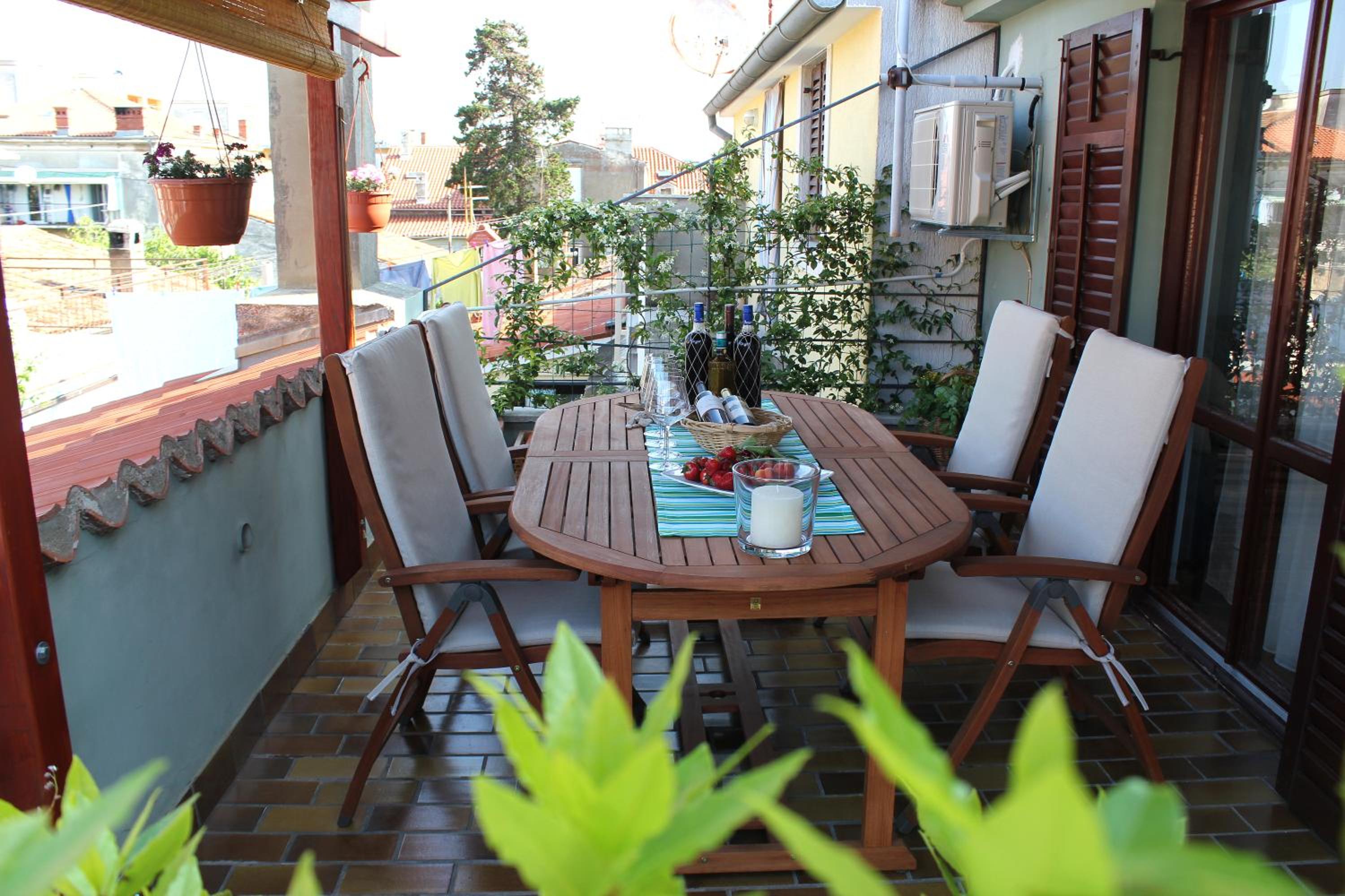 Apartment with Terrace - Photo 27